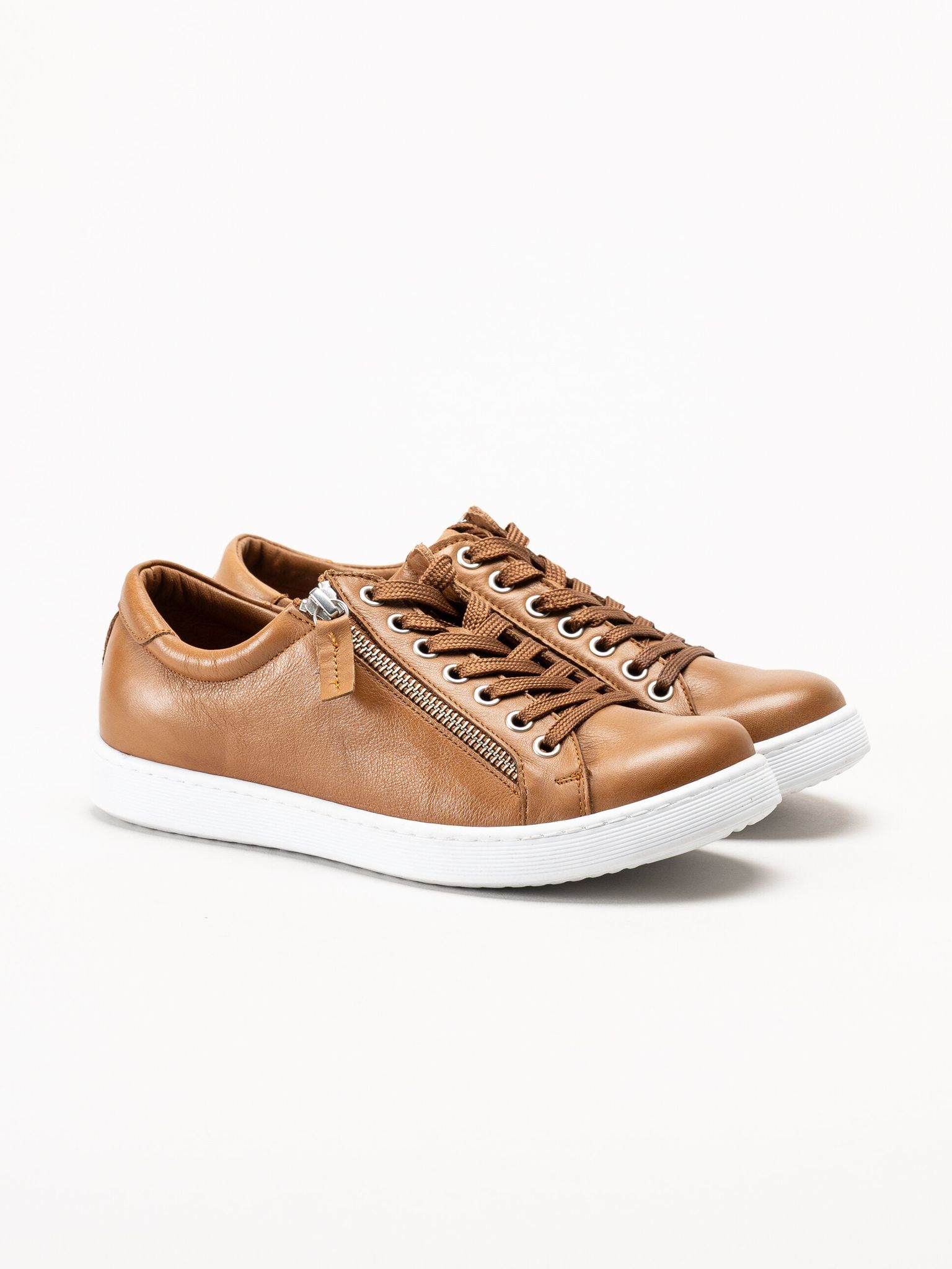 Esgano - Ljusbruna sneakers i skinn