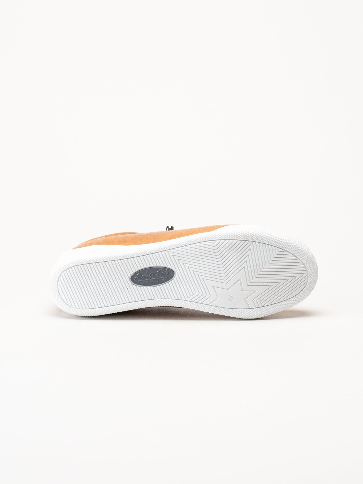 Charlotte of Sweden - Ljusbruna sneakers i skinn
