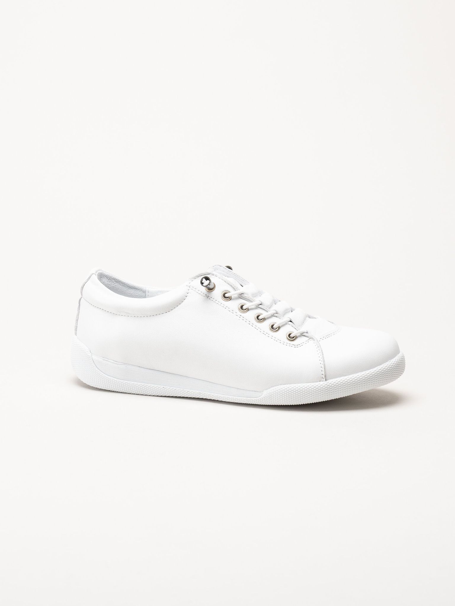 Charlotte of Sweden - Vita sneakers i skinn