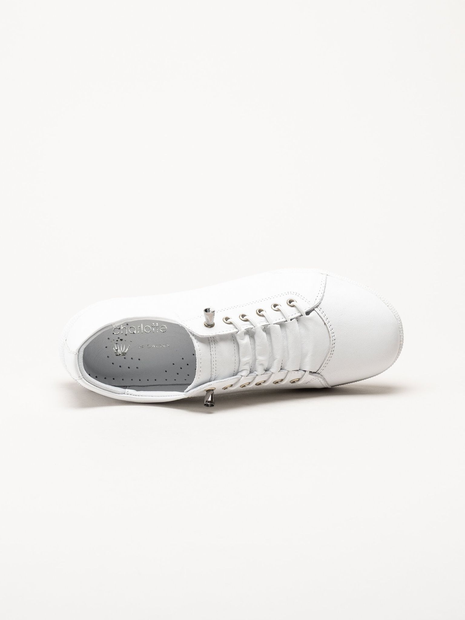 Charlotte of Sweden - Vita sneakers i skinn
