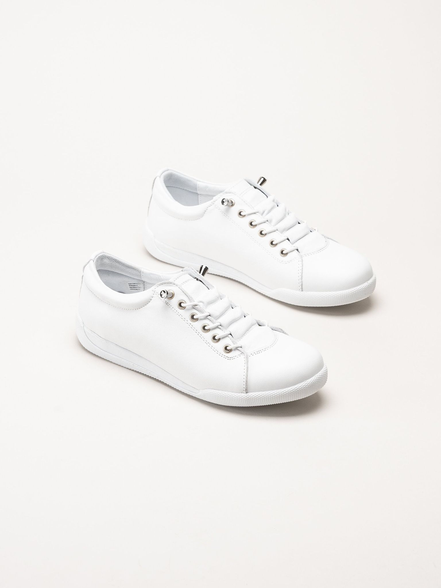 Charlotte of Sweden - Vita sneakers i skinn