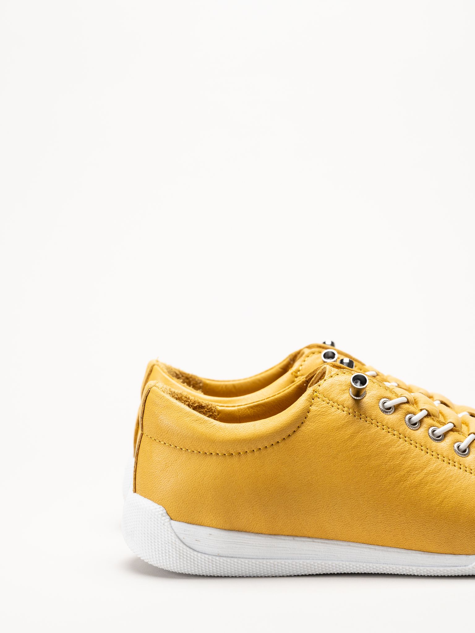 Charlotte of Sweden - Gula sneakers i skinn