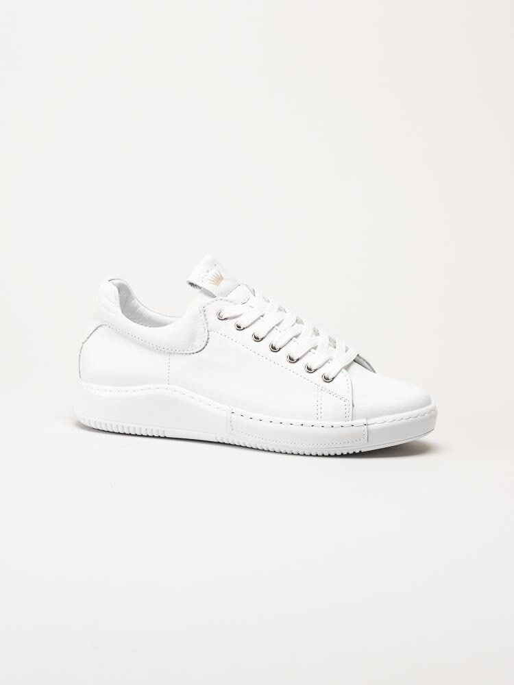 Charlotte of Sweden - Vita sneakers i skinn