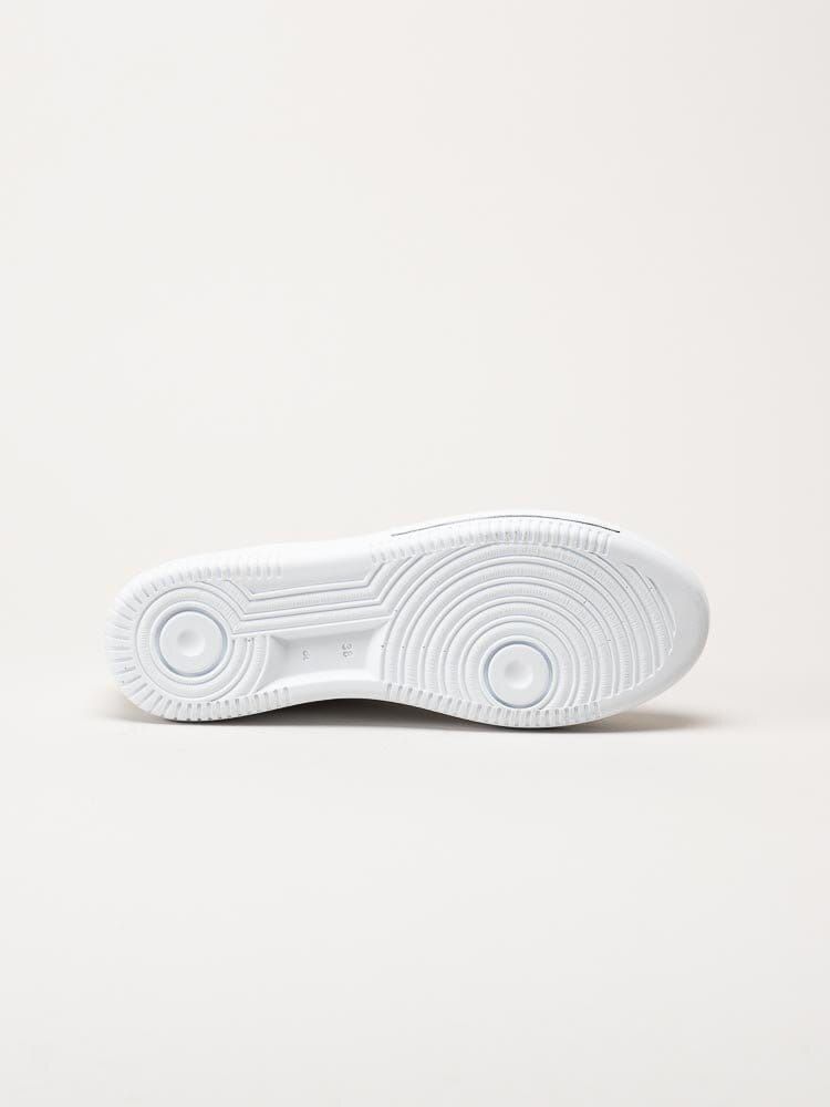Charlotte of Sweden - Vita sneakers i skinn