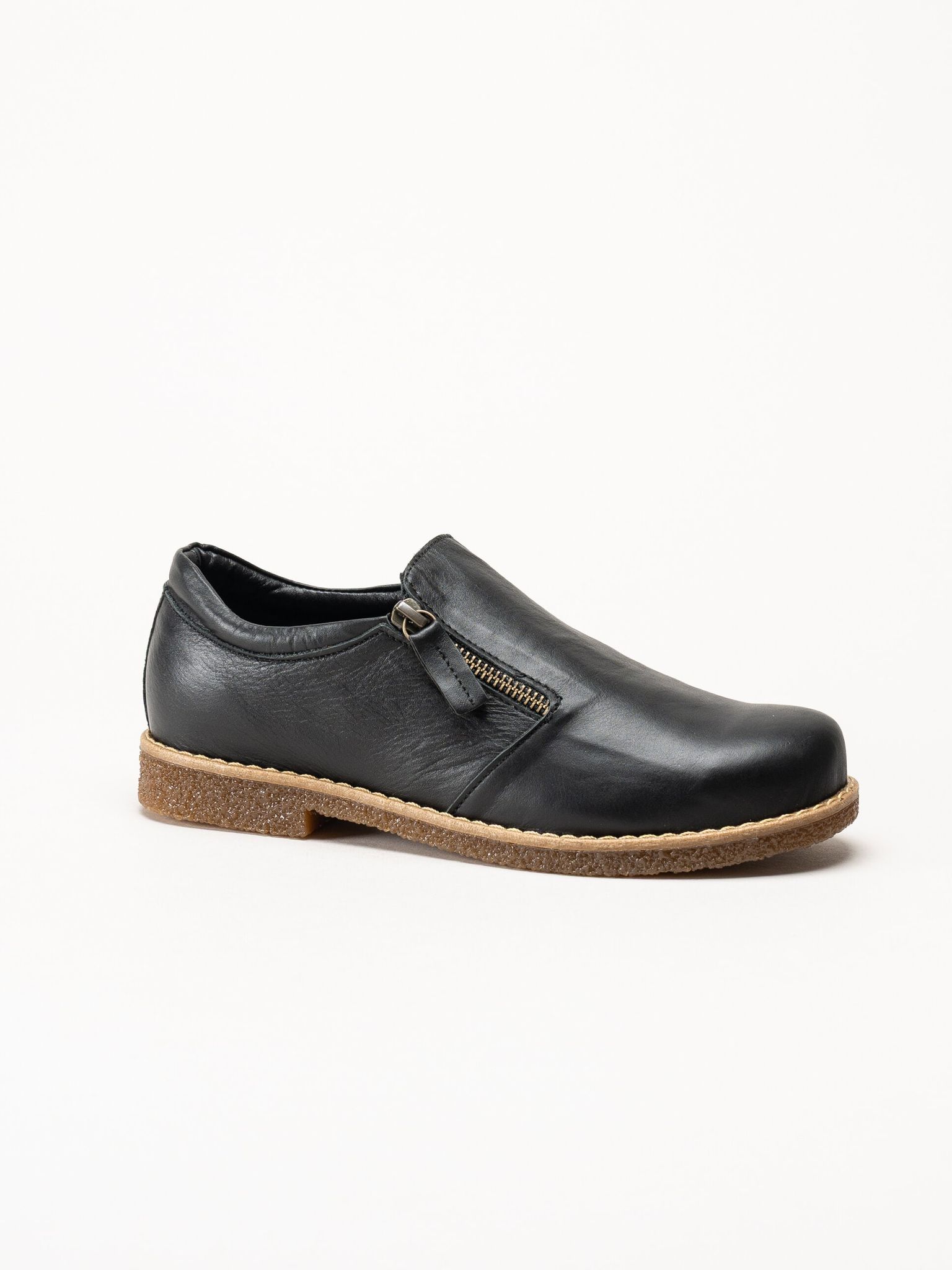 Charlotte of Sweden - Svarta skinnskor med dragkedja