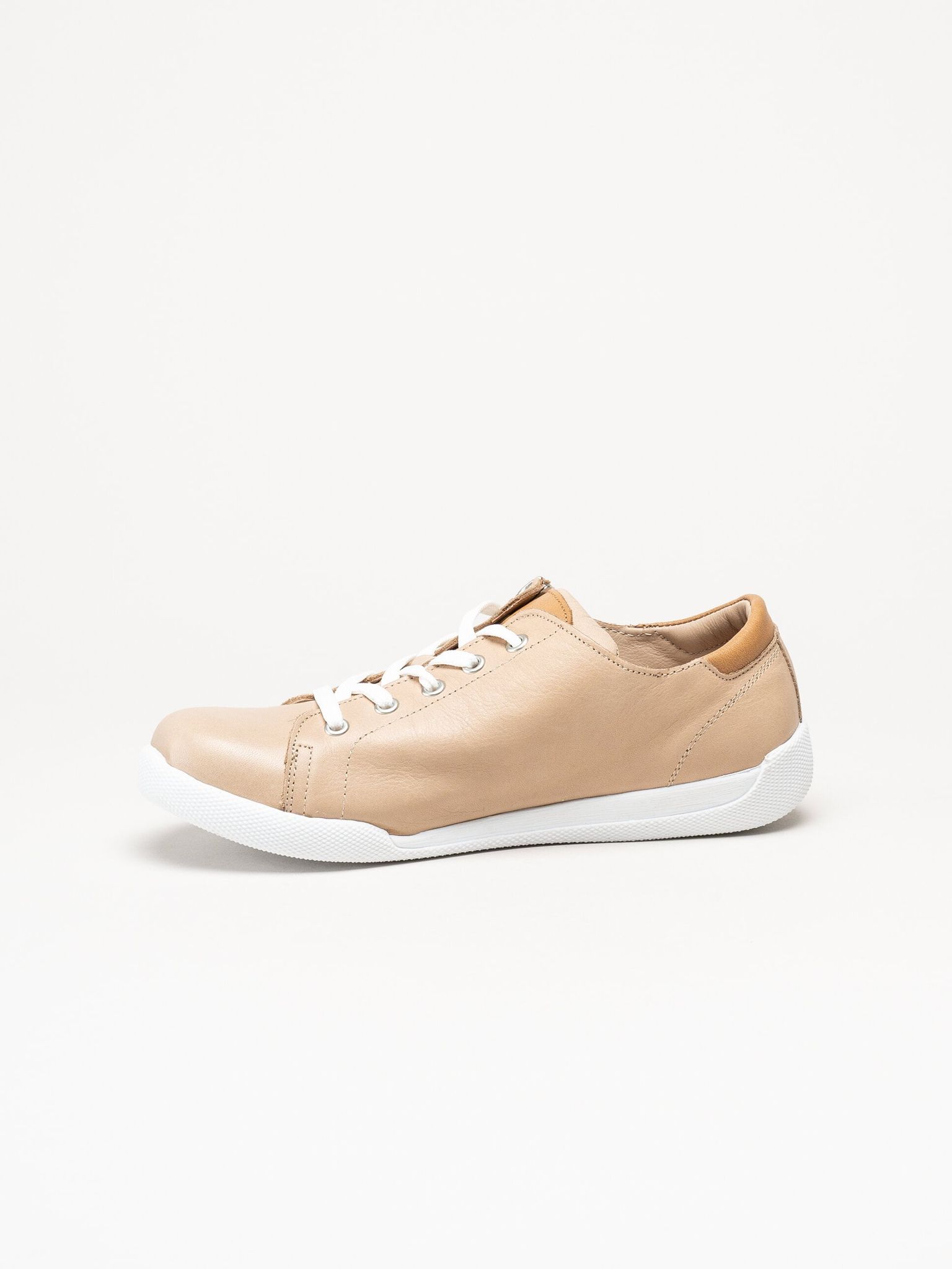 Charlotte of Sweden - Beige sneakers i skinn