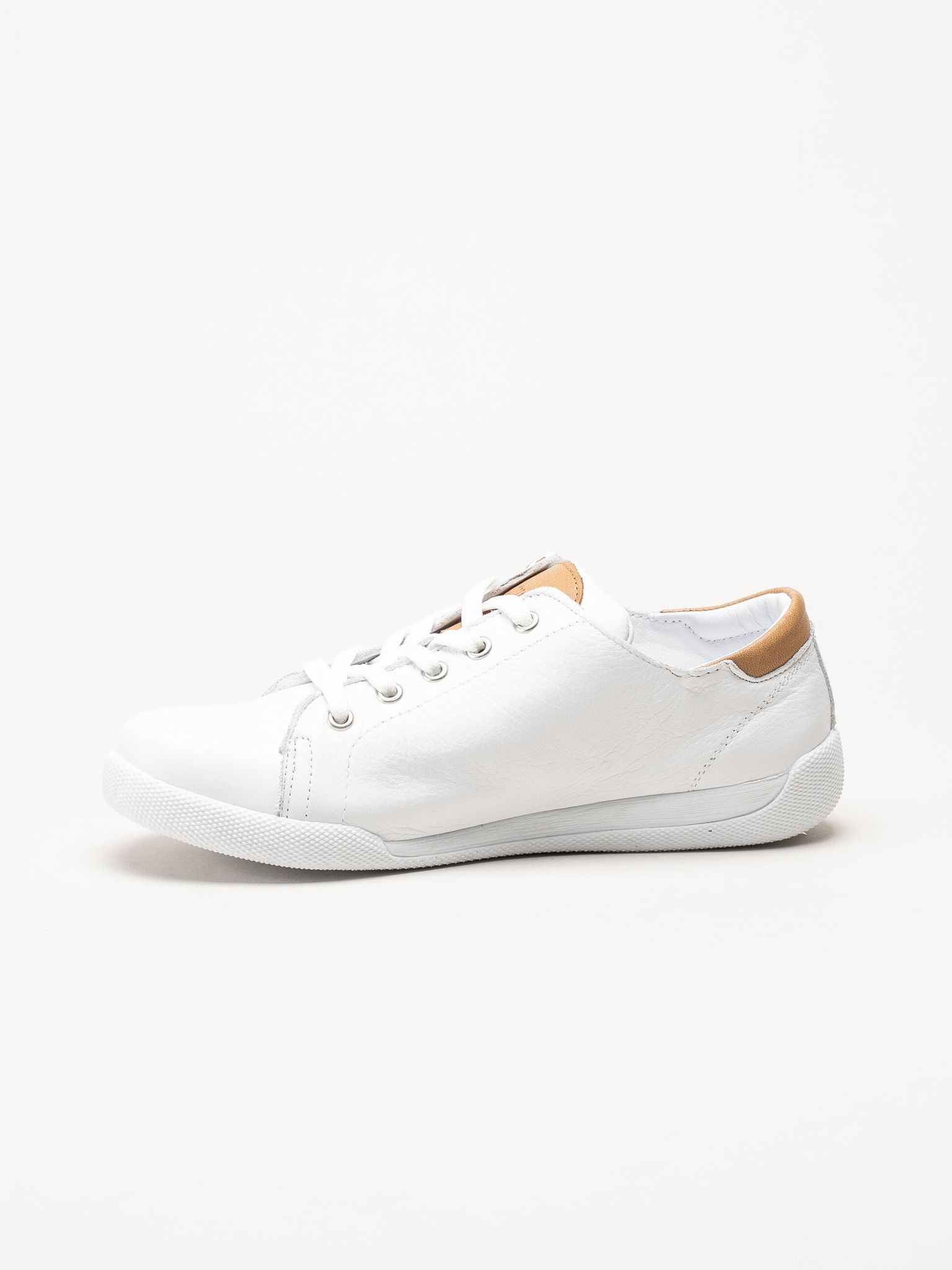 Charlotte of Sweden - Vita sneakers i skinn