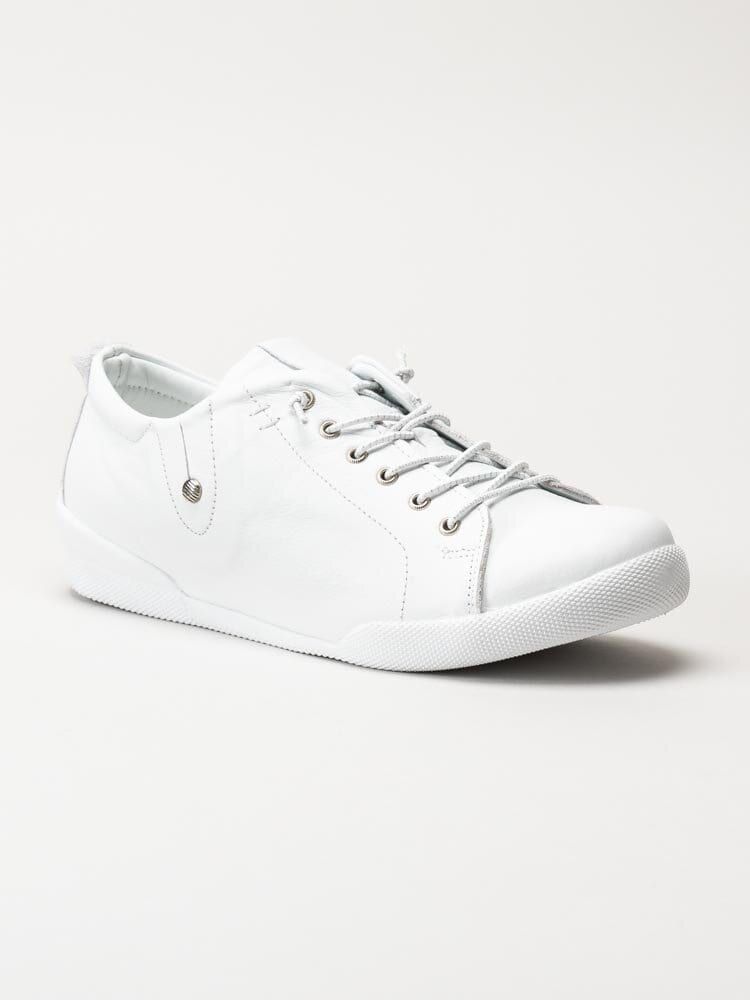 Charlotte of Sweden - Vita sneakers i skinn
