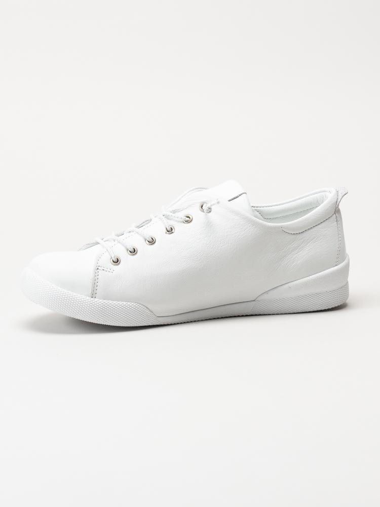 Charlotte of Sweden - Vita sneakers i skinn