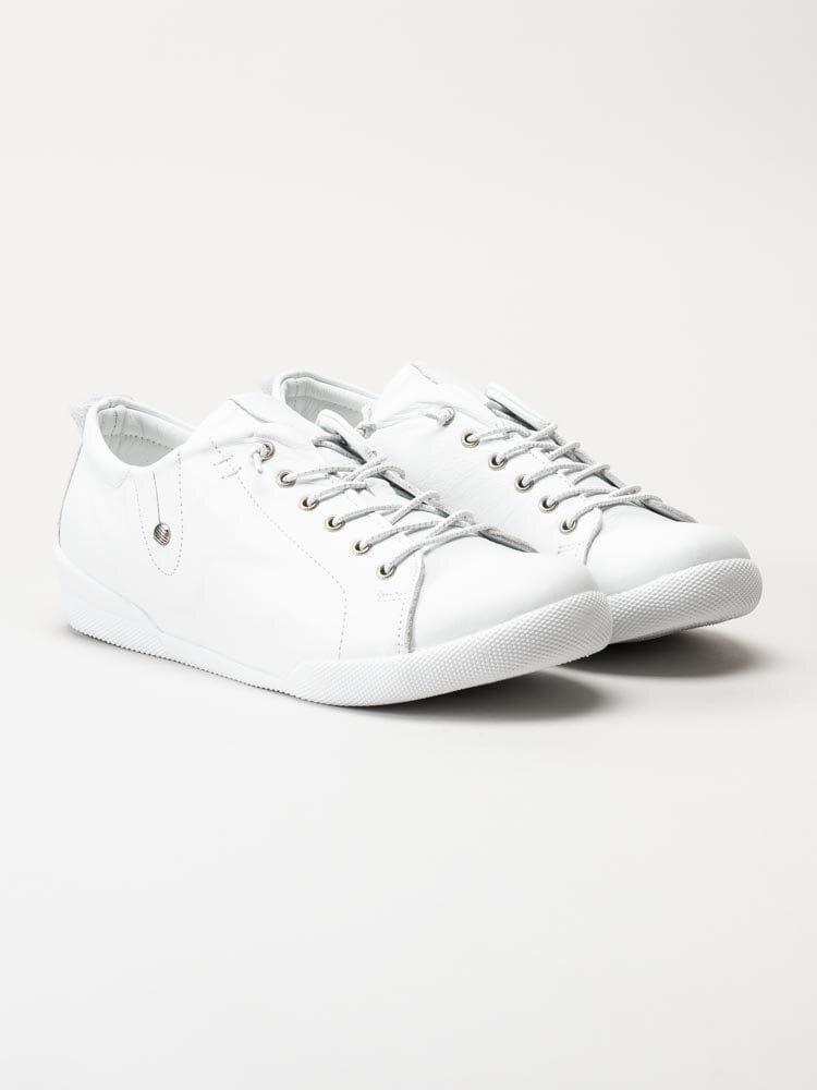 Charlotte of Sweden - Vita sneakers i skinn