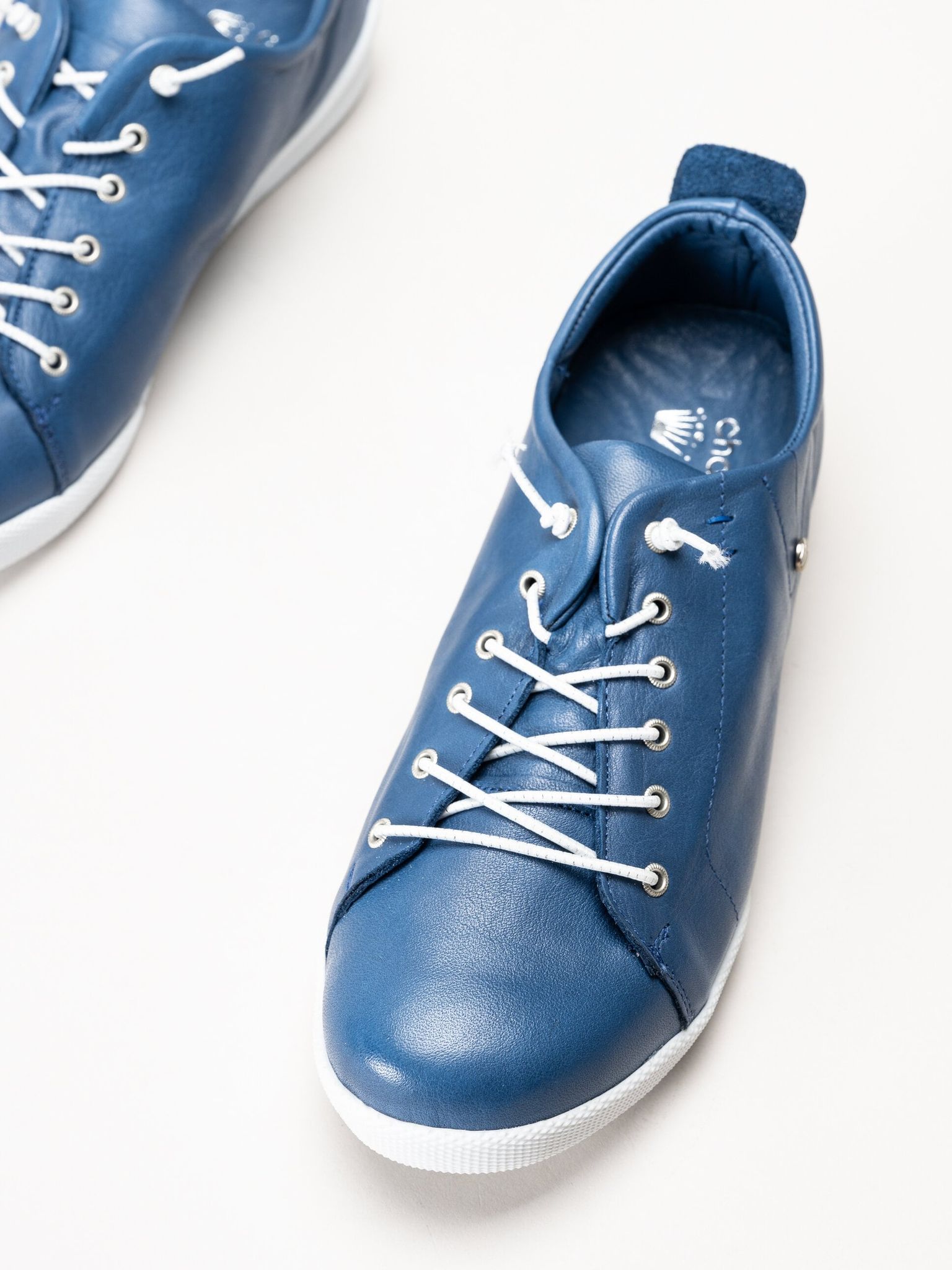 Charlotte of Sweden - Blå sneakers i skinn