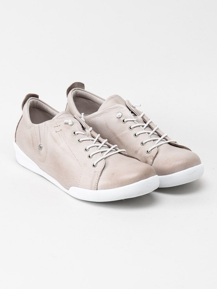Charlotte of Sweden - Ljusgrå sneakers i skinn