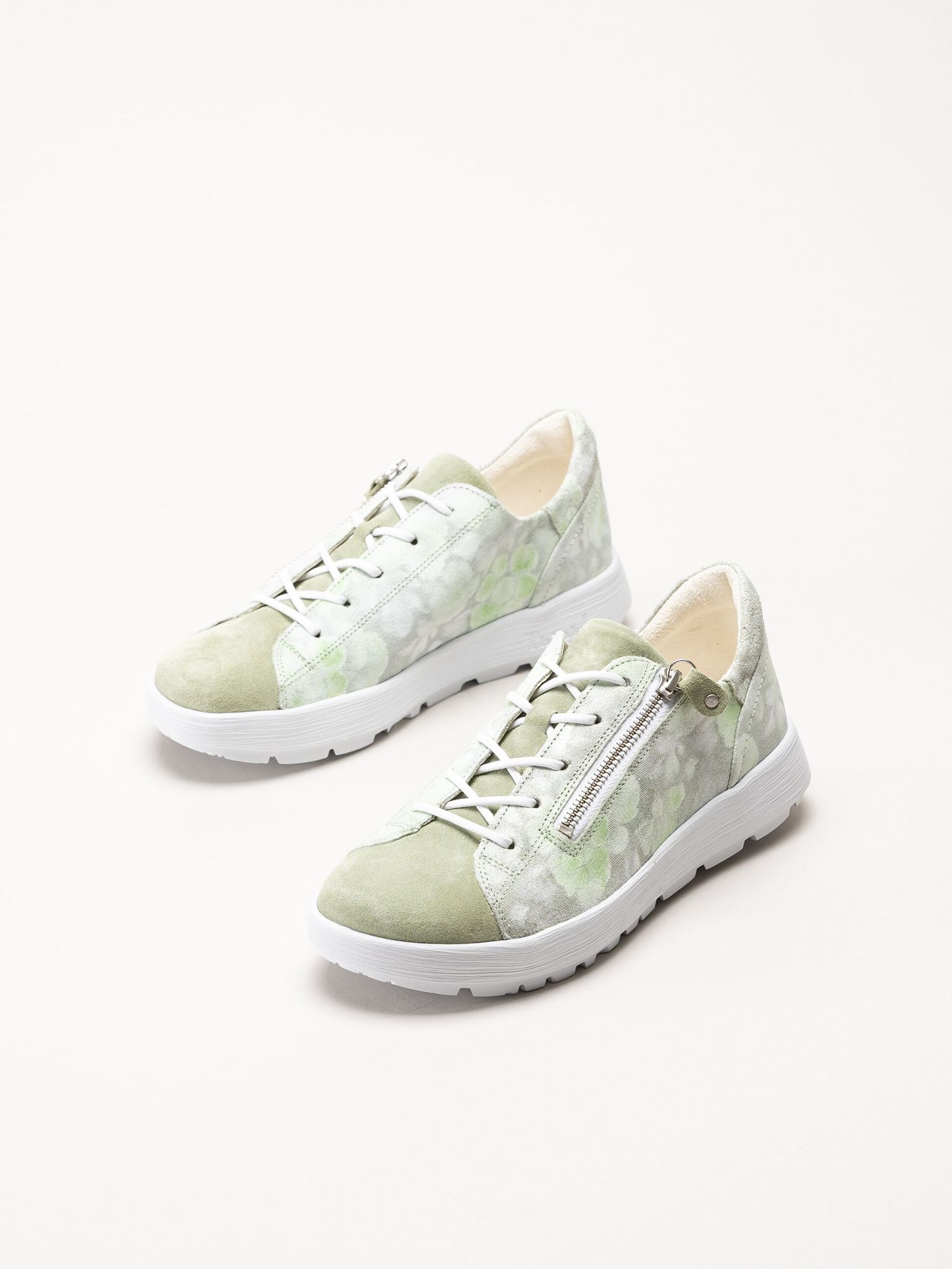 Think - Comoda - Ljusgröna sneakers i mocka