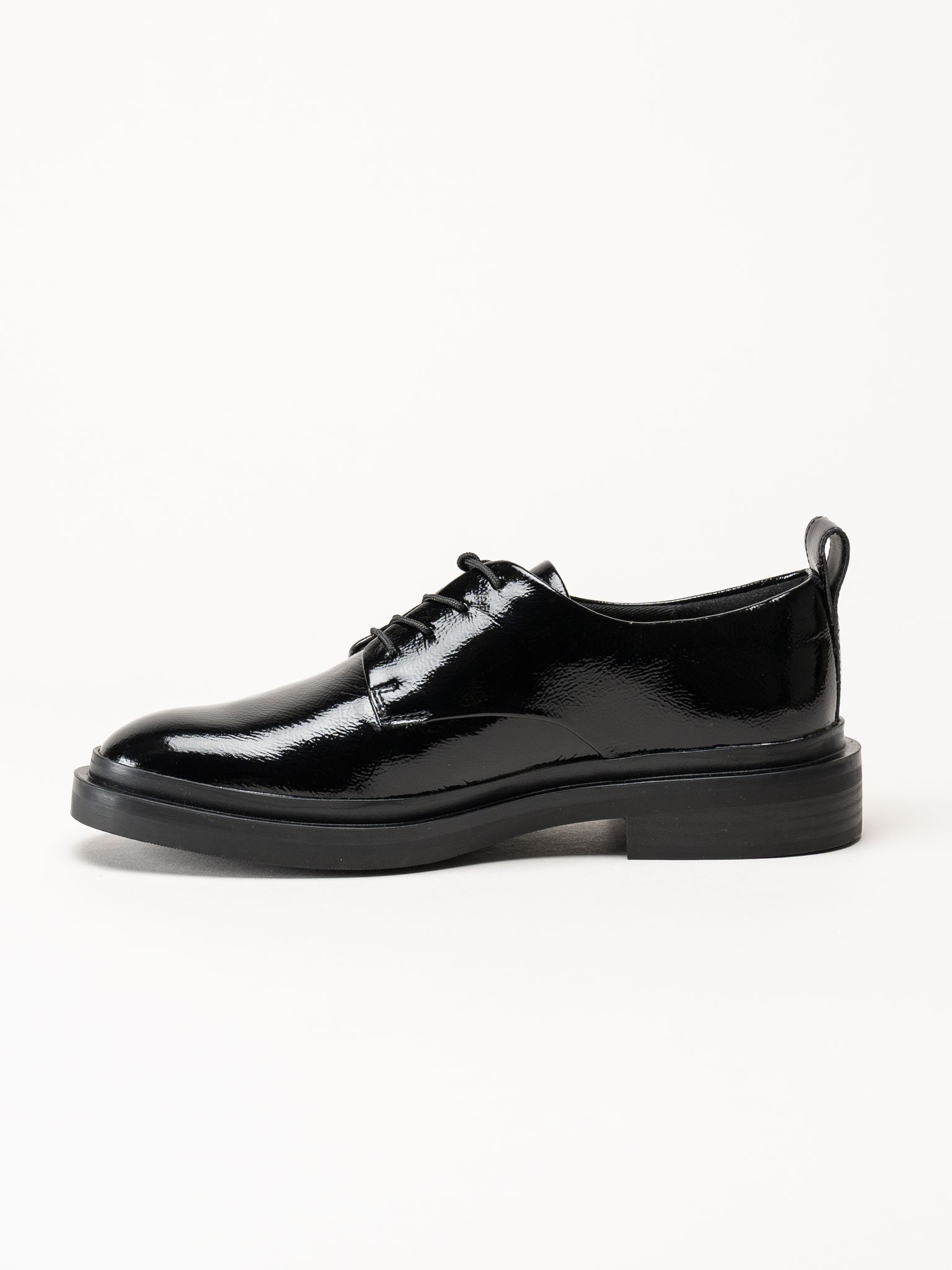 Clarks - Previa Lace - Svarta snörskor i lack