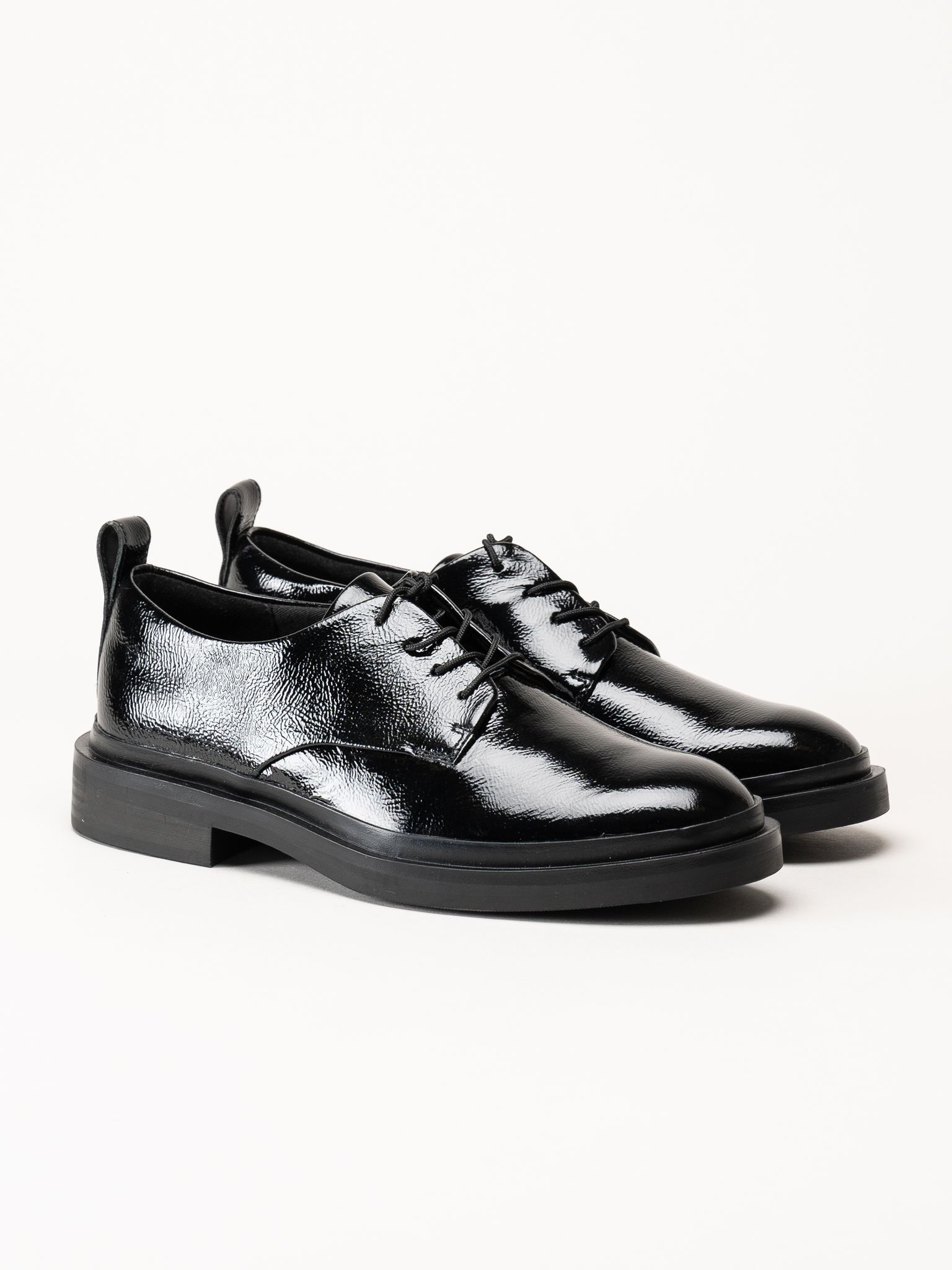 Clarks - Previa Lace - Svarta snörskor i lack
