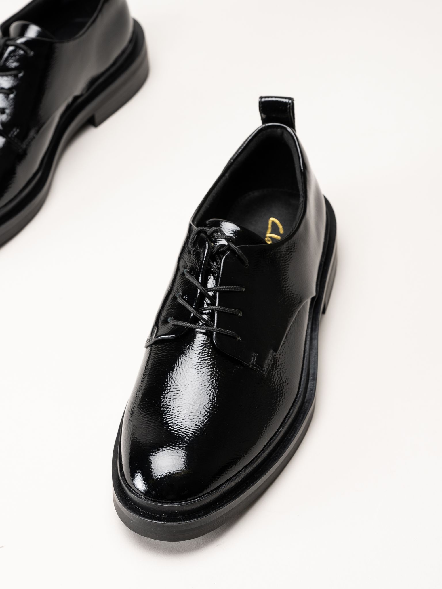 Clarks - Previa Lace - Svarta snörskor i lack