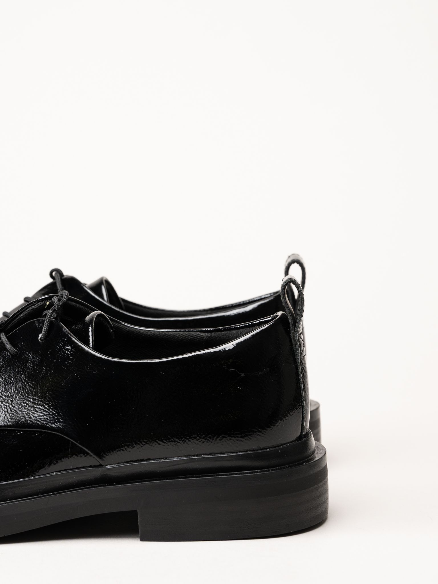 Clarks - Previa Lace - Svarta snörskor i lack