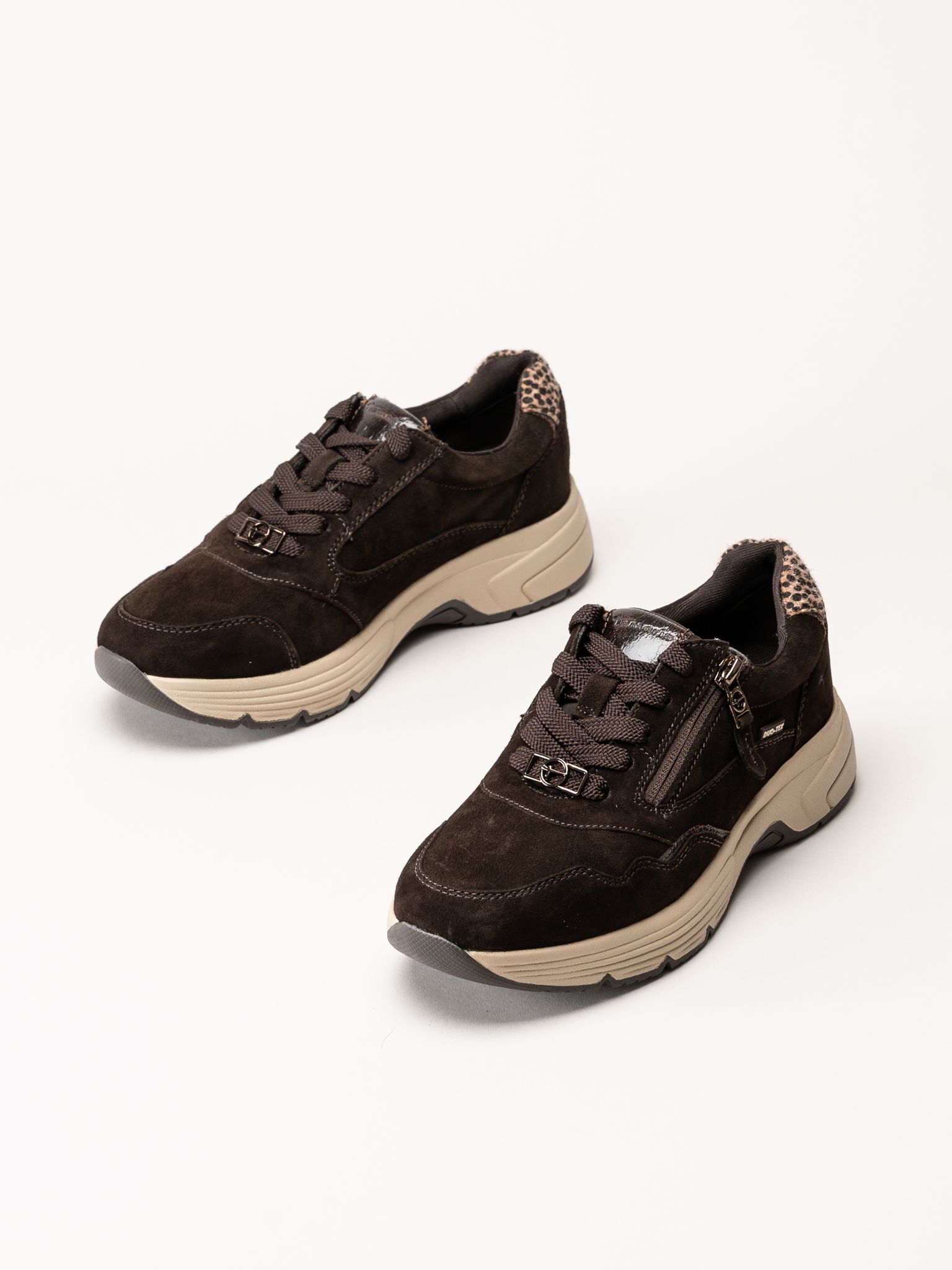 Tamaris - Wide fit - Mörkbruna sneakers i mocka