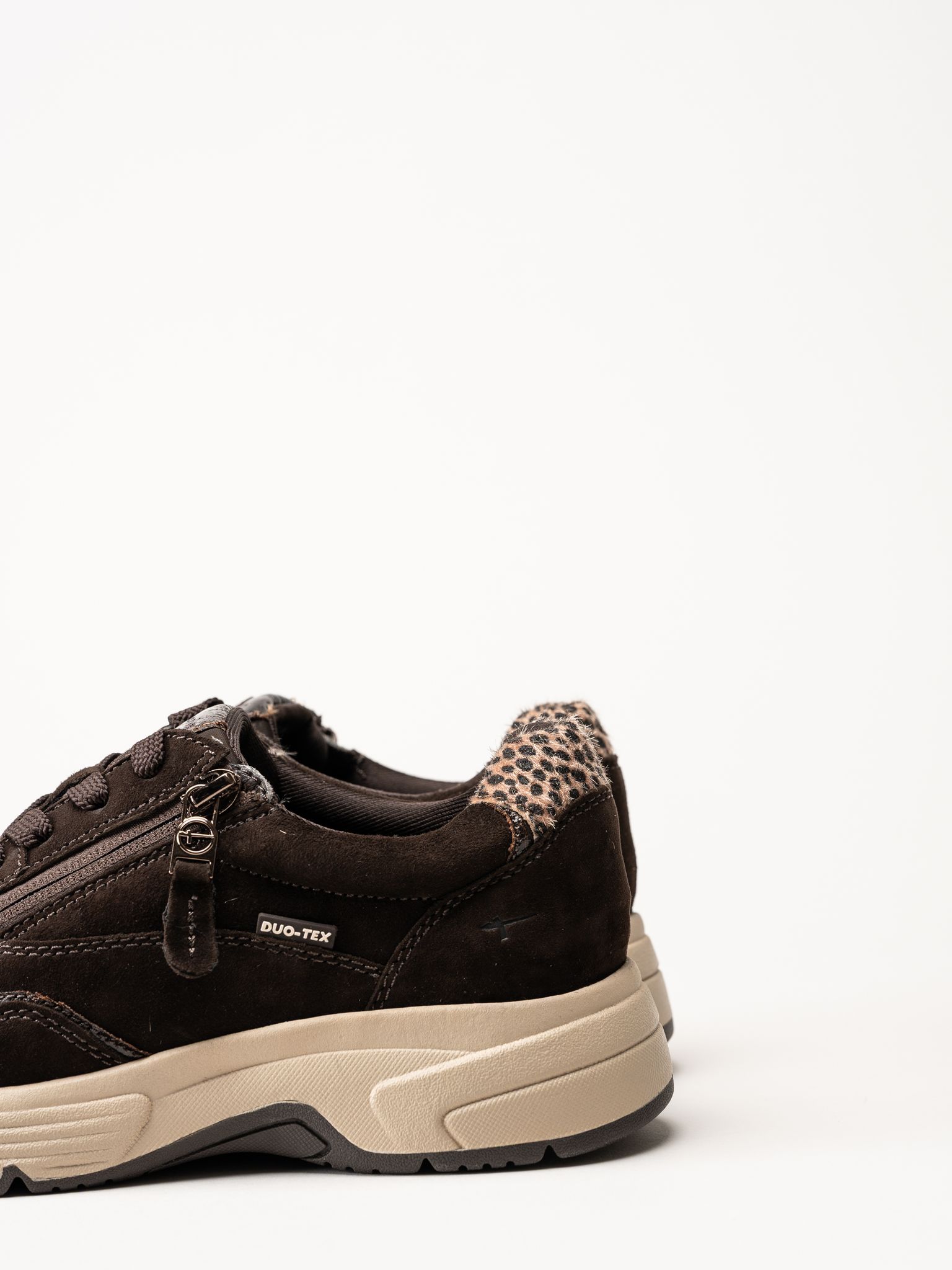 Tamaris - Wide fit - Mörkbruna sneakers i mocka