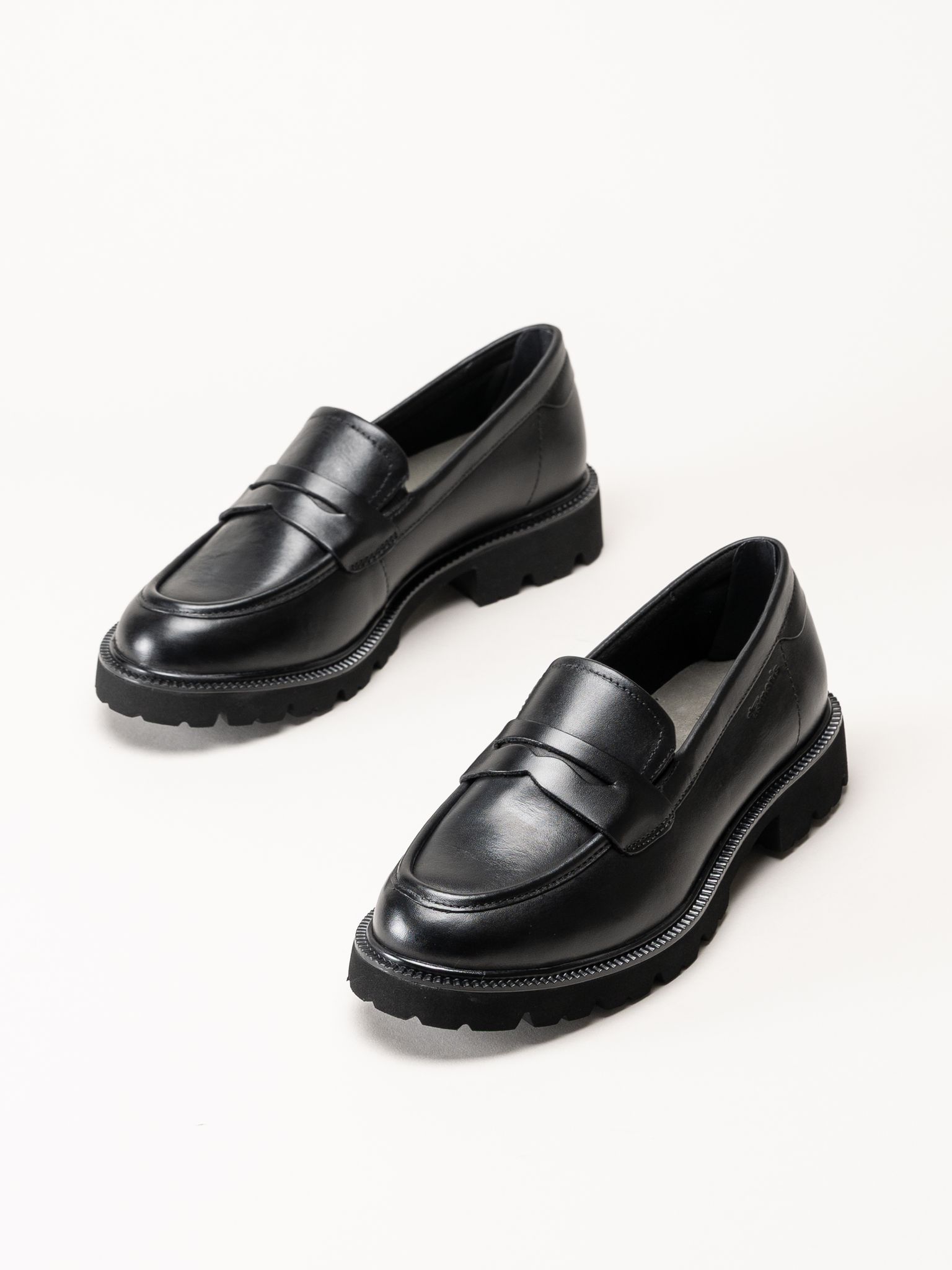 Tamaris - Wide fit - Svarta loafers