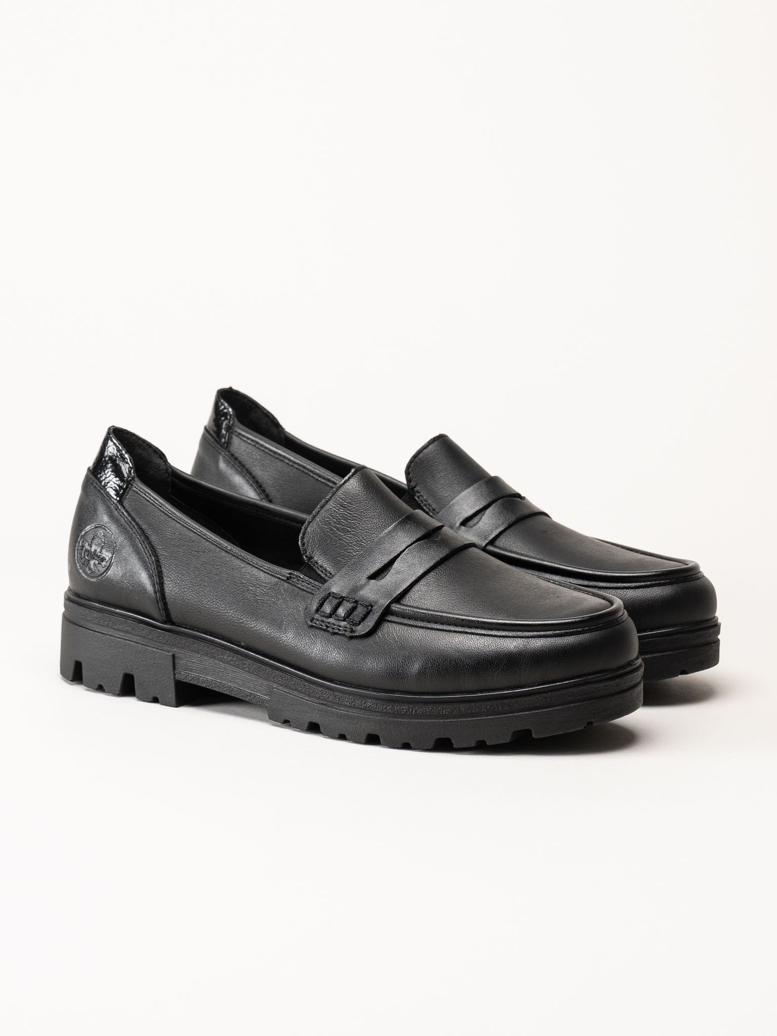 Rieker - Svarta loafers i skinn