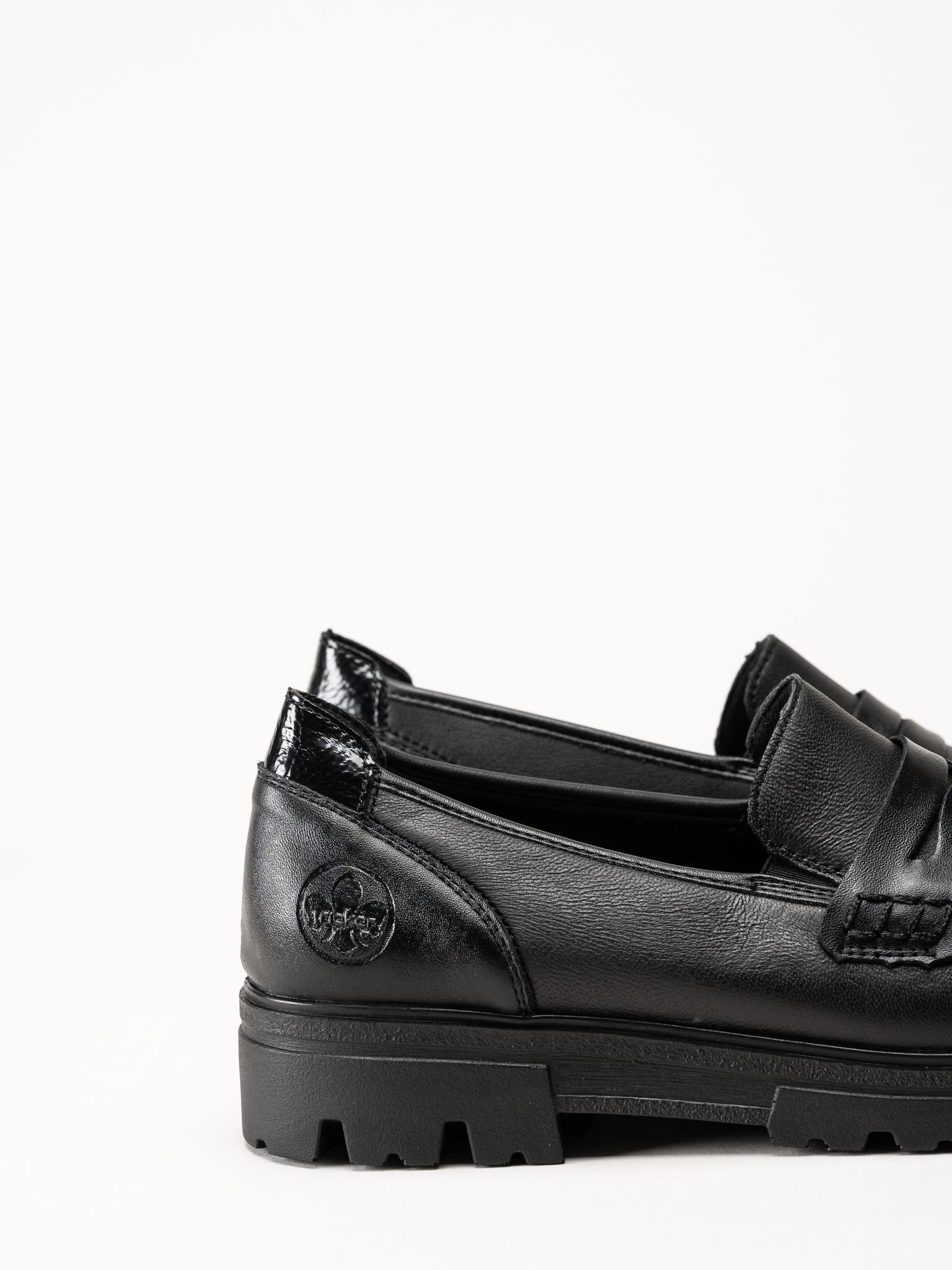 Rieker - Svarta loafers i skinn