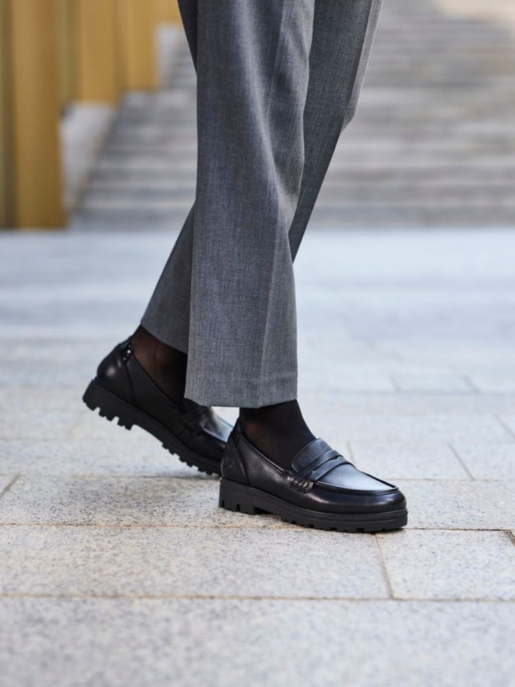 Rieker - Svarta loafers i skinn