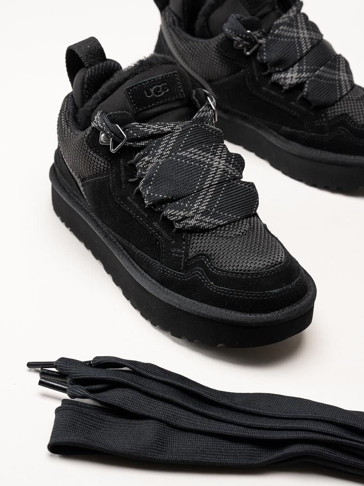 UGG - Lowmel - Svarta ullfodrade sneakers