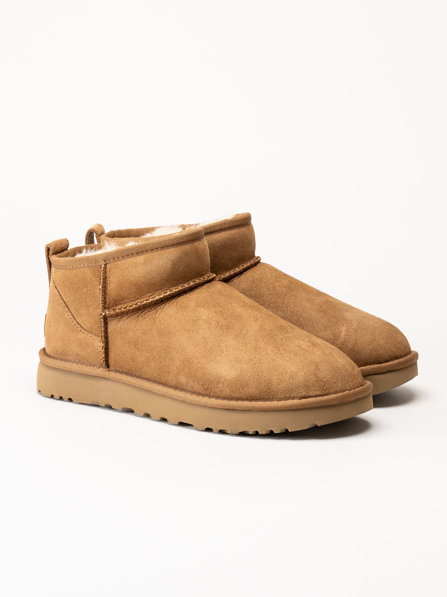 UGG - Classic Ultra Mini - Bruna låga fodrade boots