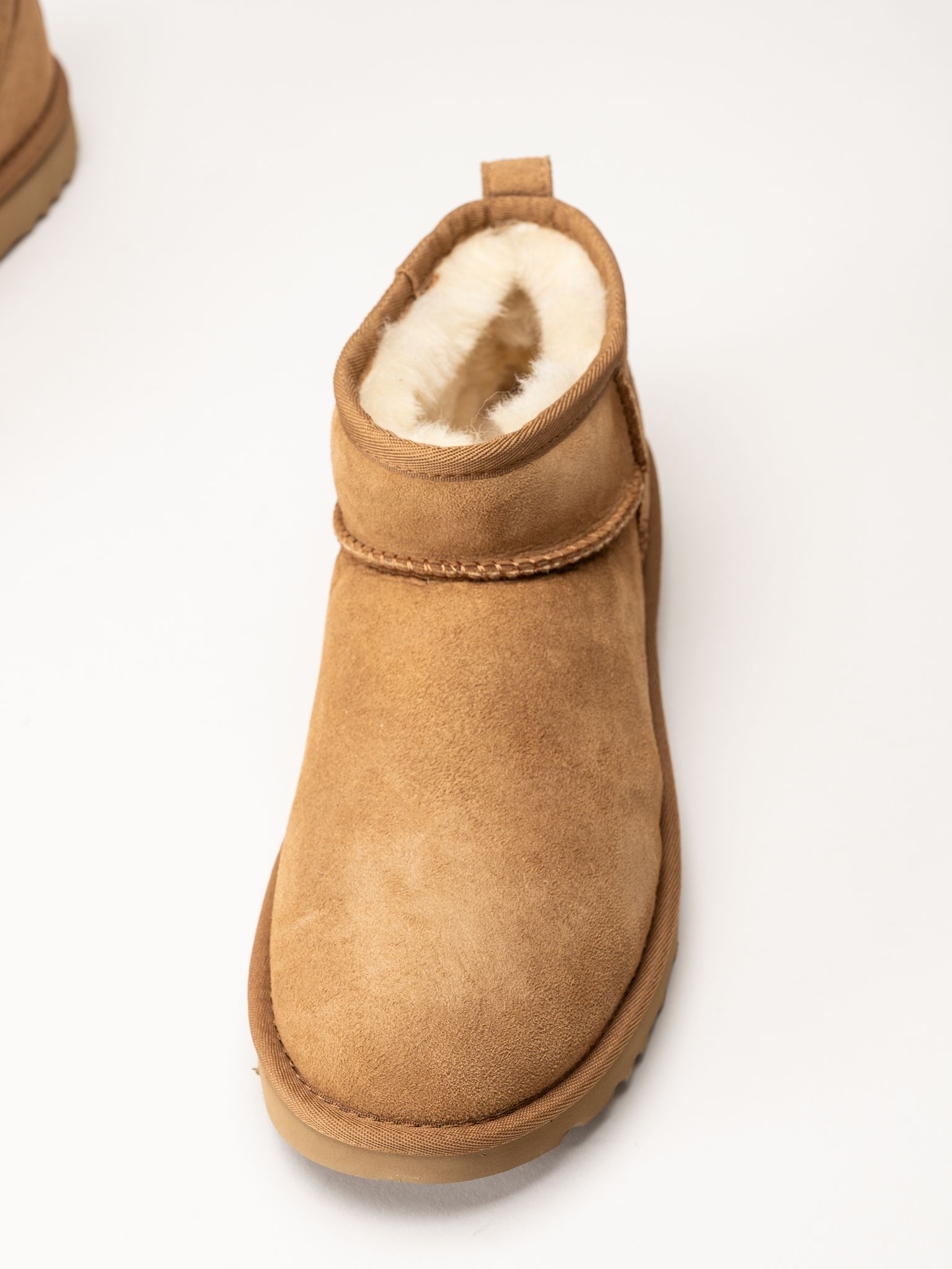UGG - Classic Ultra Mini - Bruna låga fodrade boots