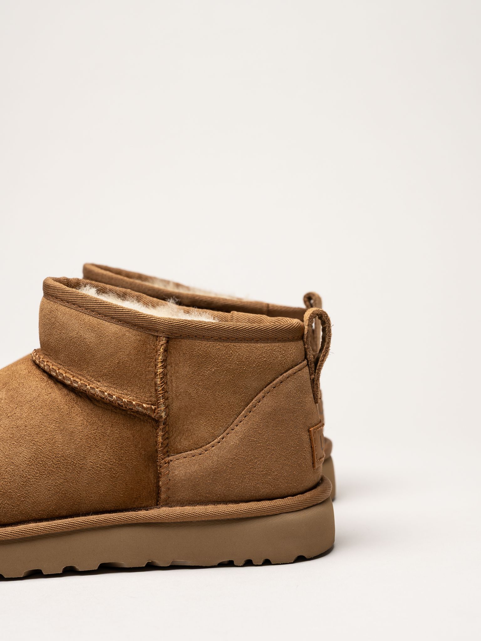 UGG - Classic Ultra Mini - Bruna låga fodrade boots