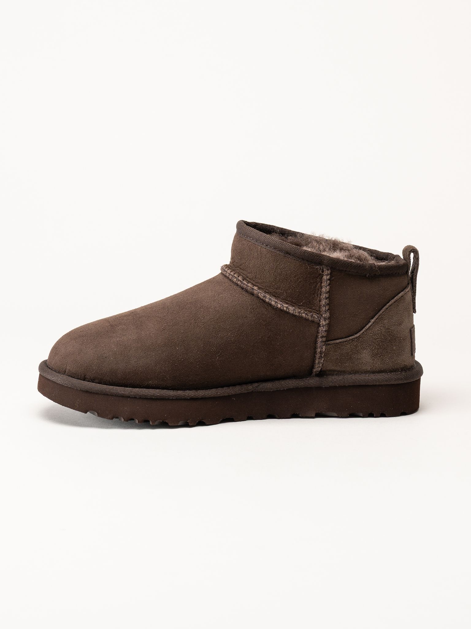 UGG - Classic Ultra Mini - Mörkbruna låga fodrade boots