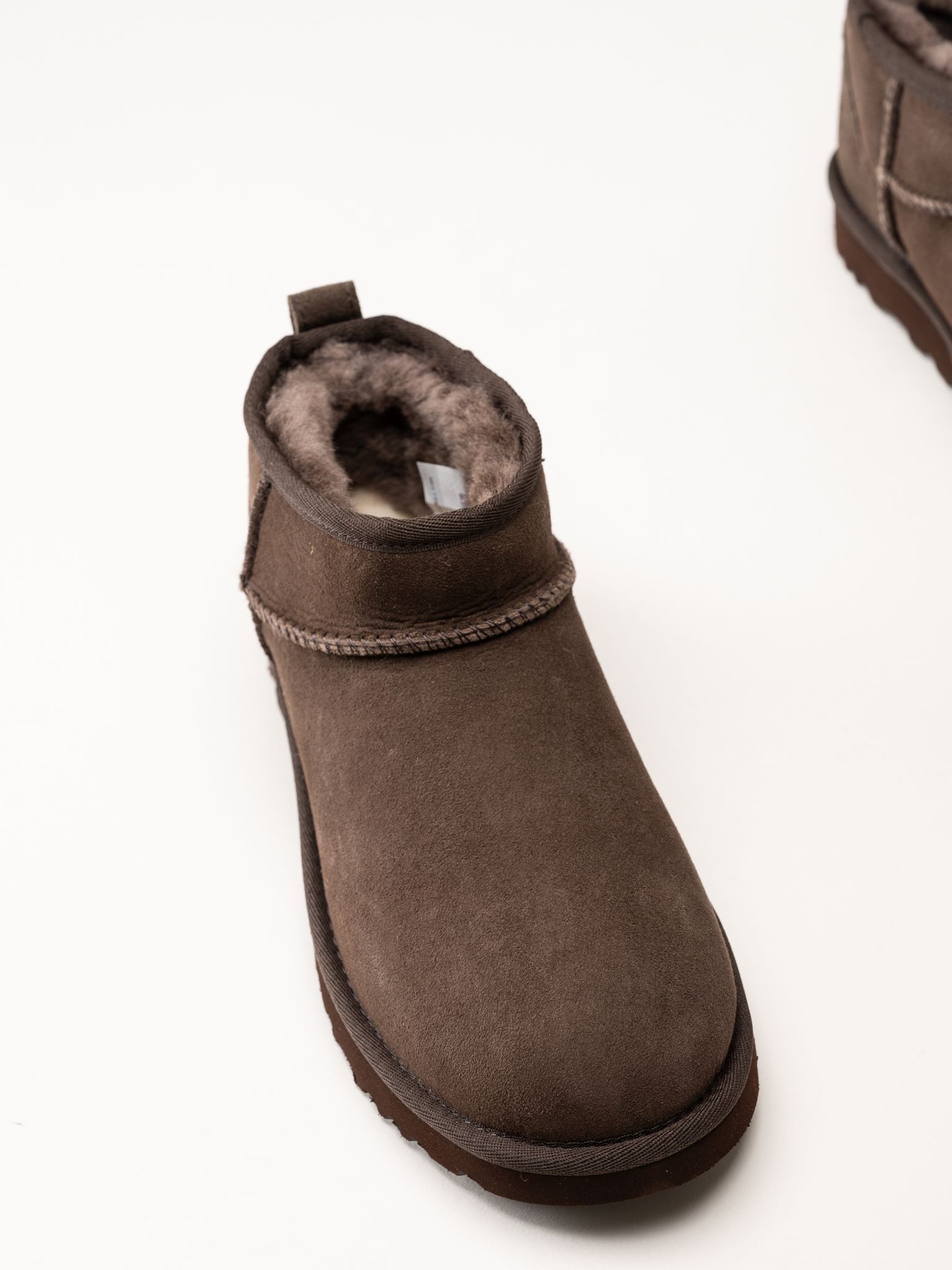 UGG - Classic Ultra Mini - Mörkbruna låga fodrade boots