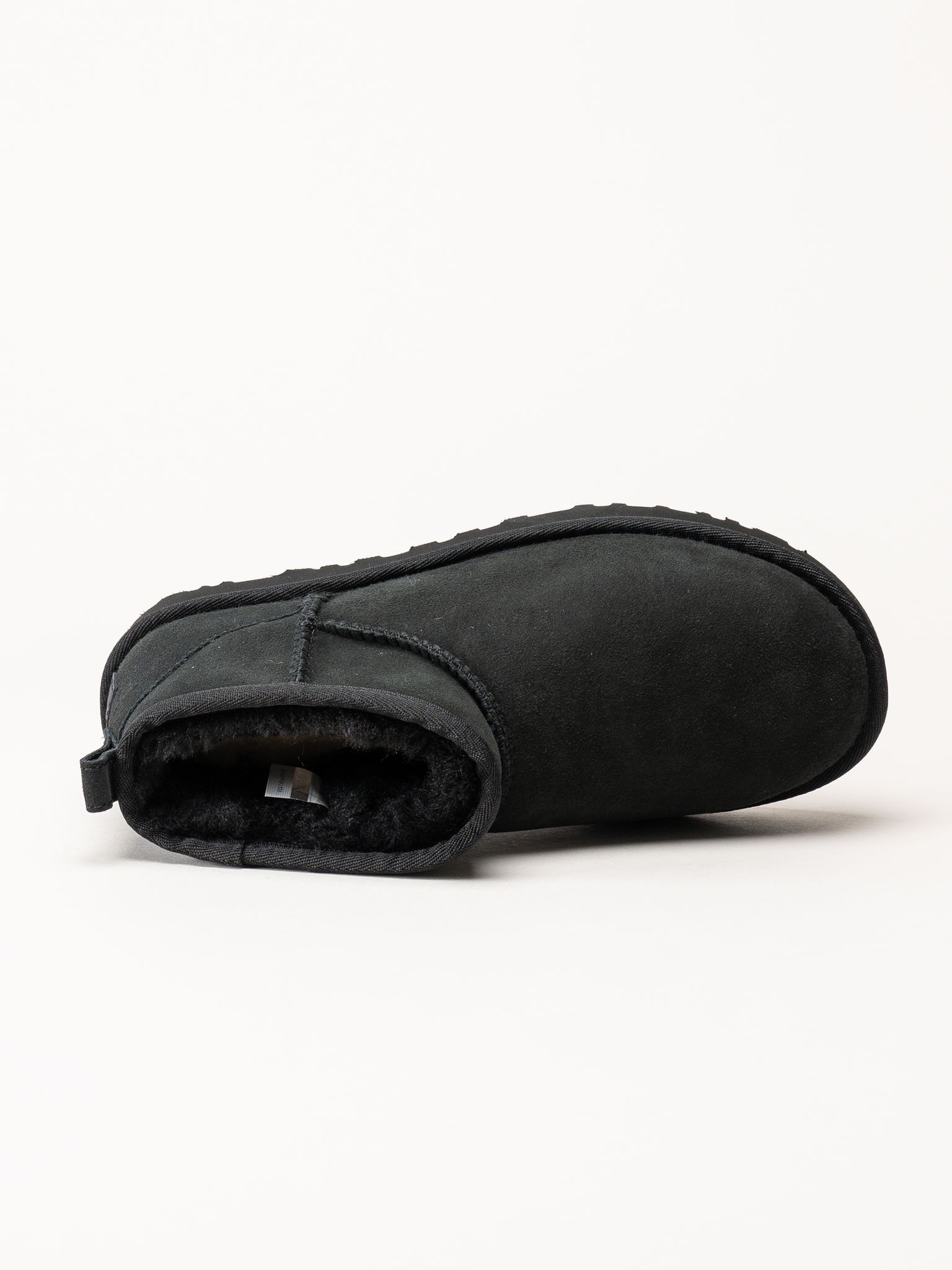 UGG - Classic Ultra Mini - Svarta låga fodrade boots