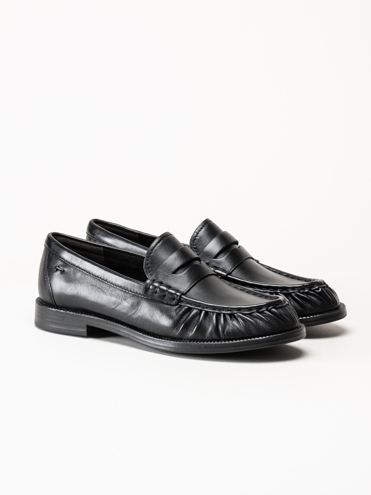 Tamaris - Svarta pennyloafers