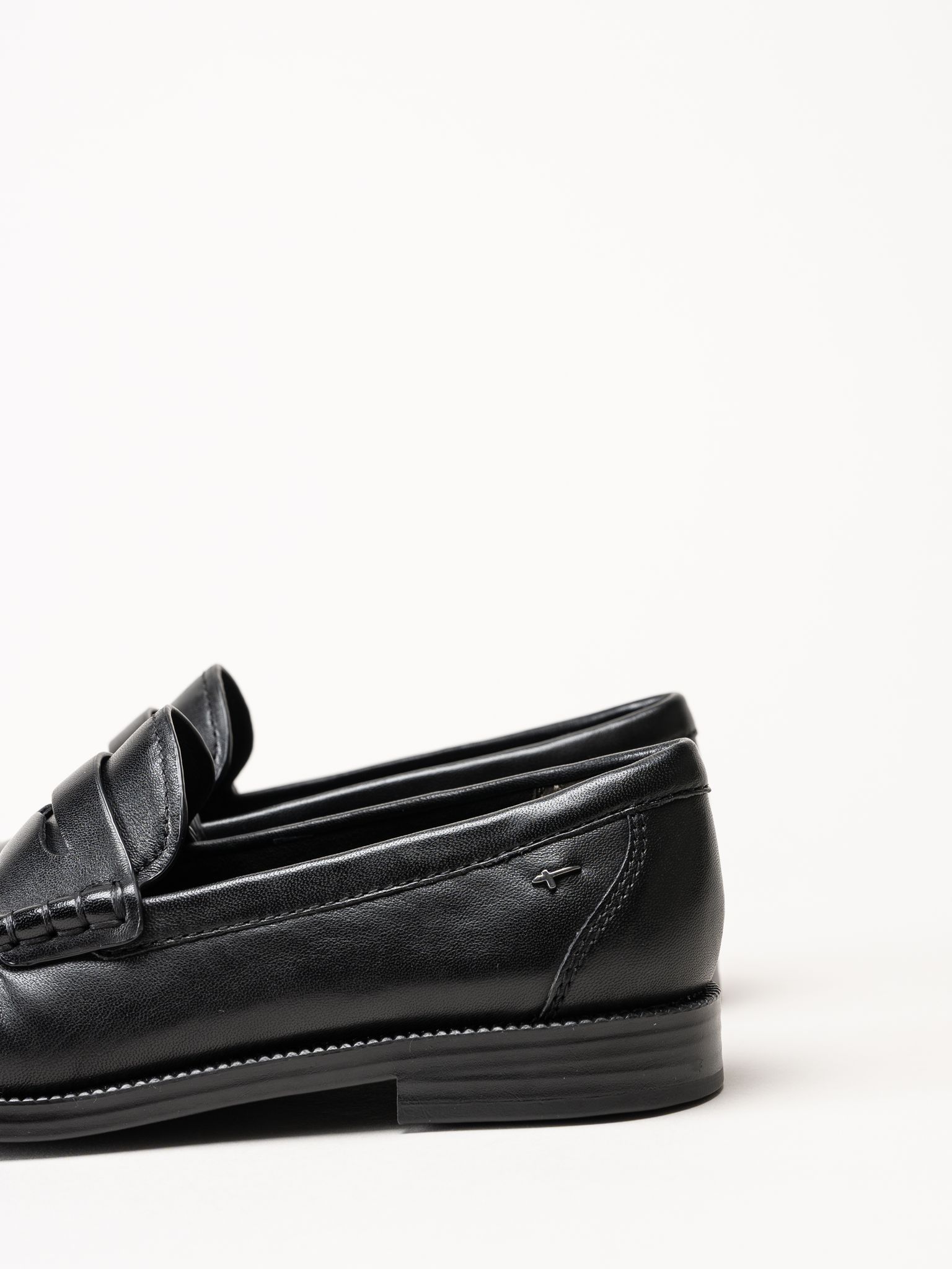Tamaris - Svarta pennyloafers