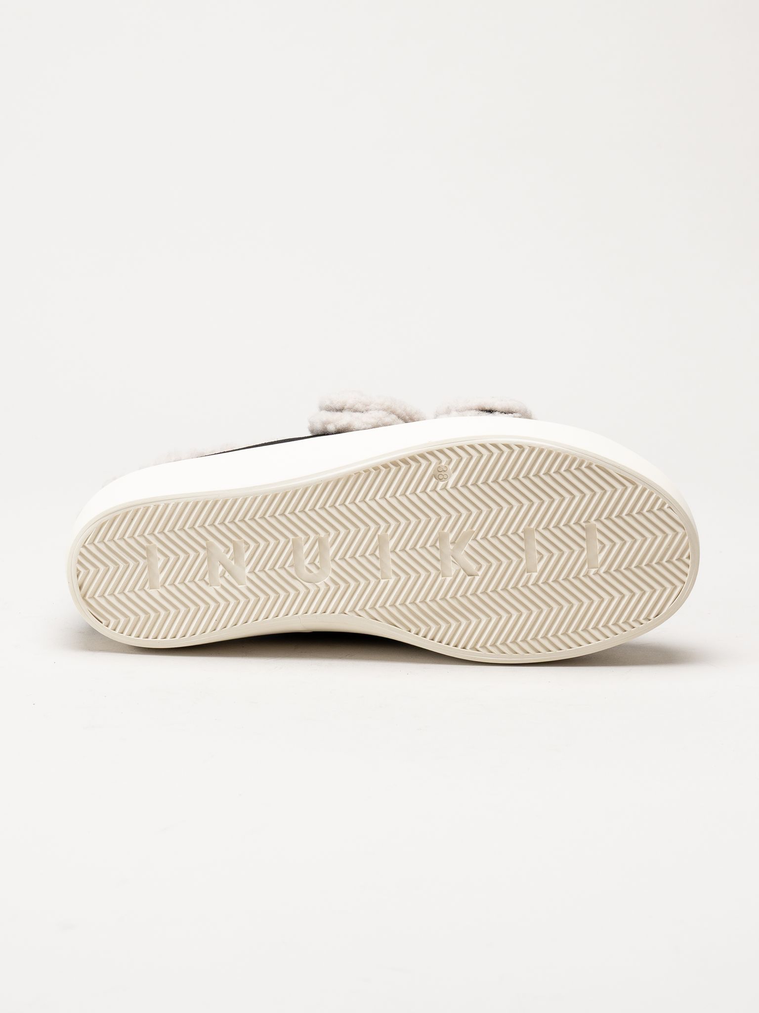 Inuikii - Shearling - Svarta ullfodrade sneakers