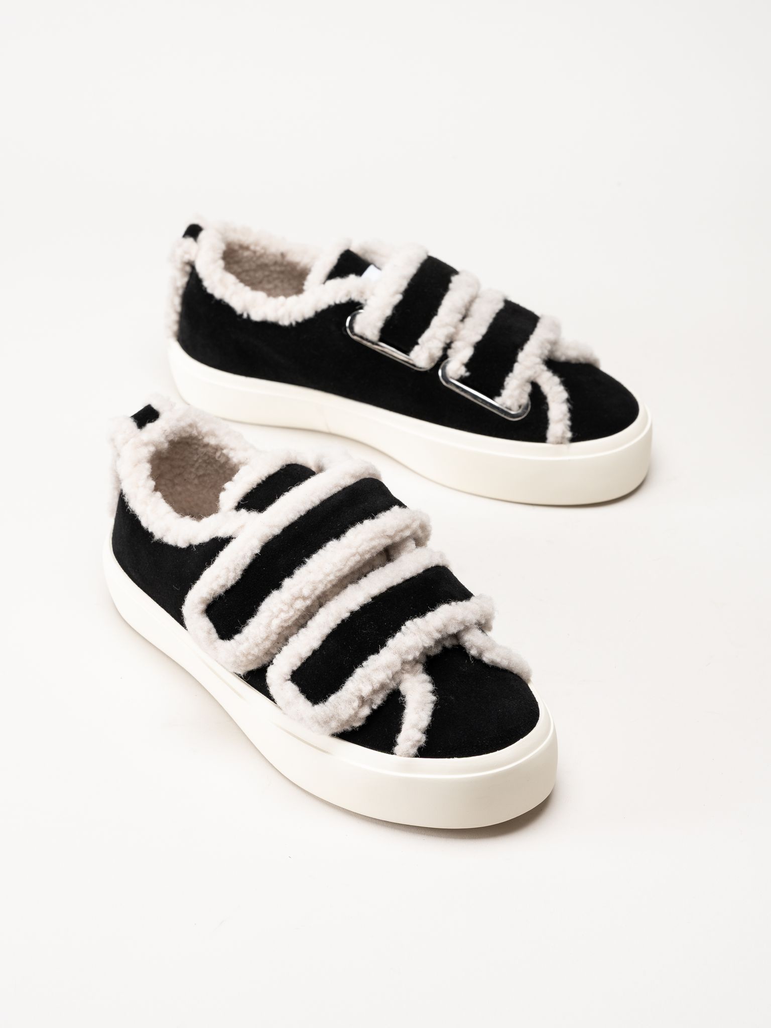 Inuikii - Shearling - Svarta ullfodrade sneakers