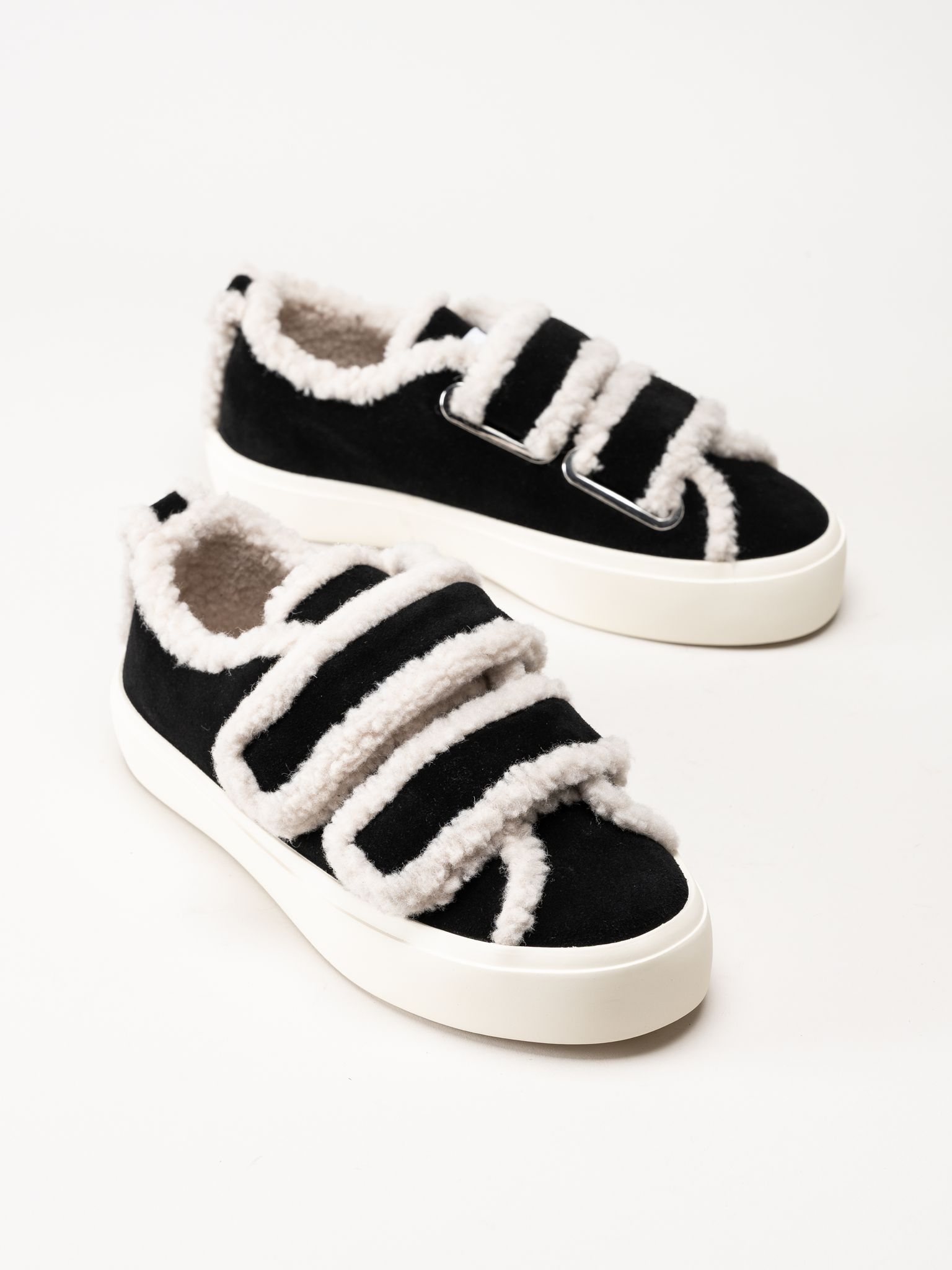 Inuikii - Shearling - Svarta ullfodrade sneakers