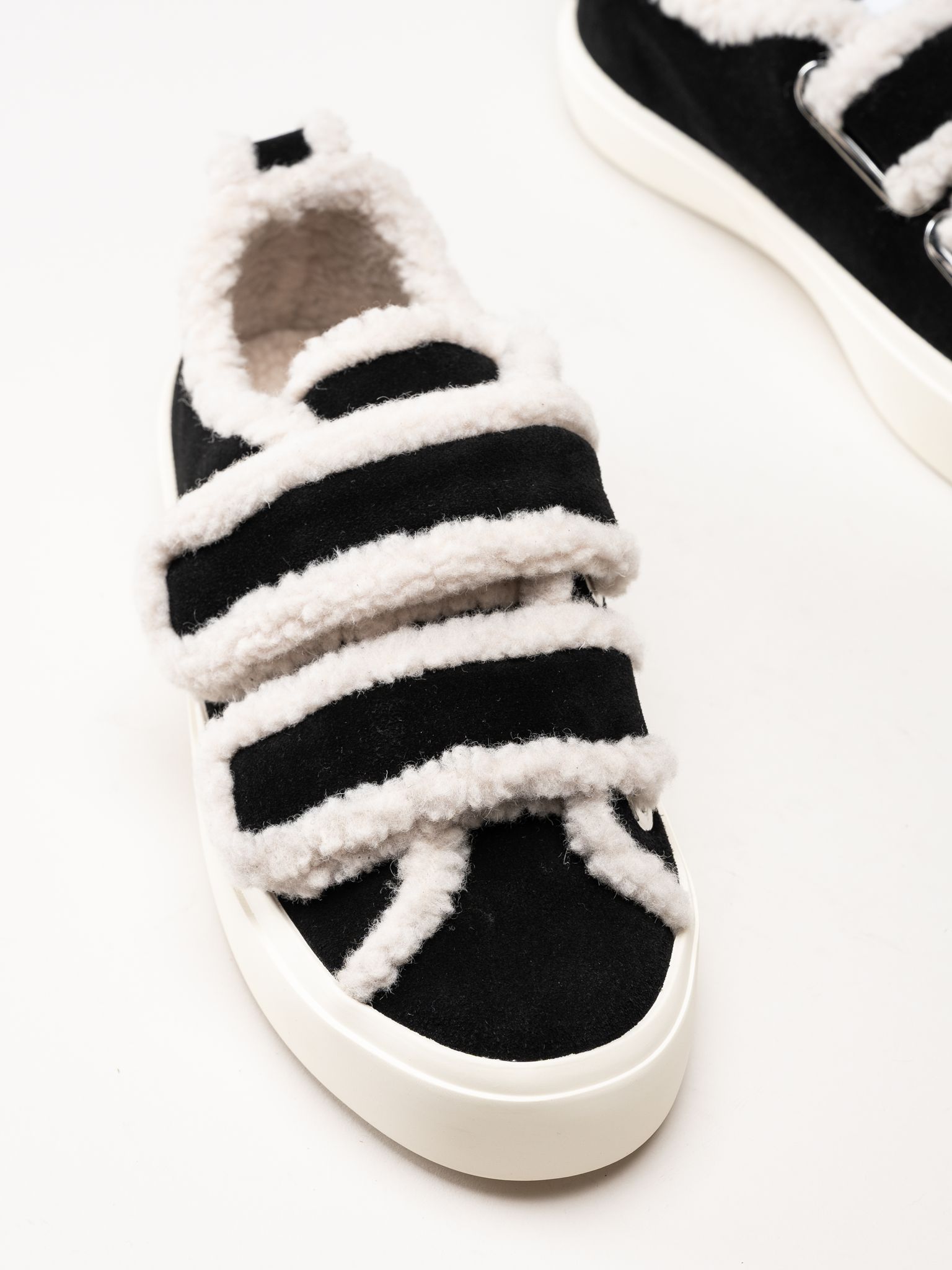 Inuikii - Shearling - Svarta ullfodrade sneakers