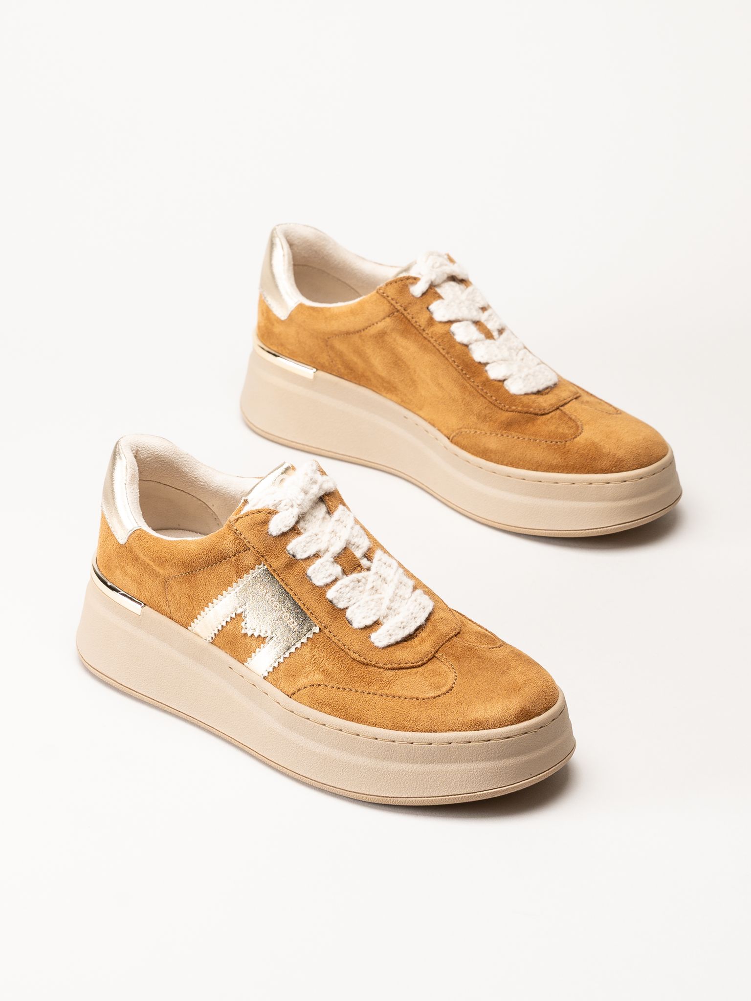 Marco Tozzi - Ljusbruna sneakers