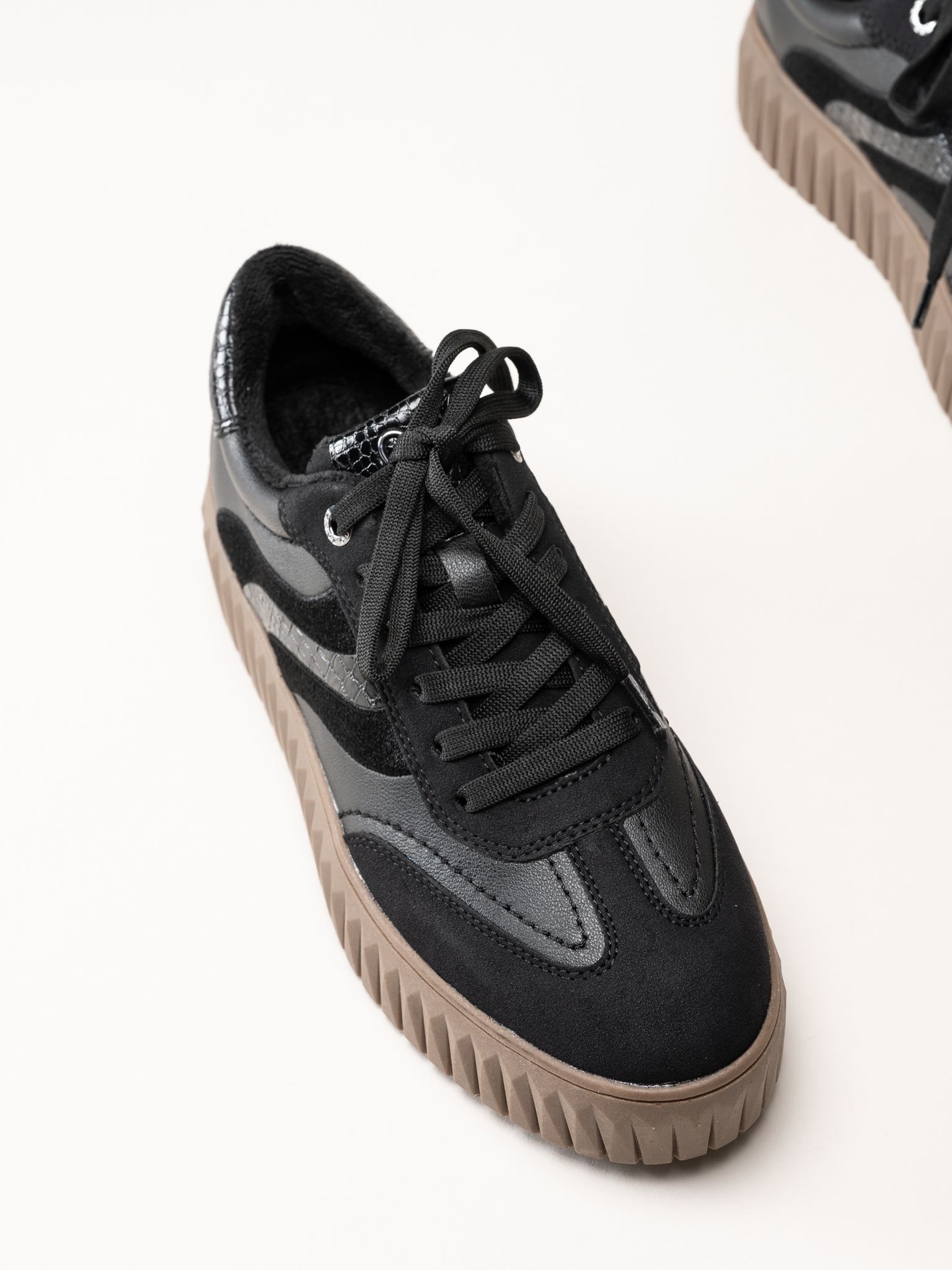Marco Tozzi - Svarta sneakers