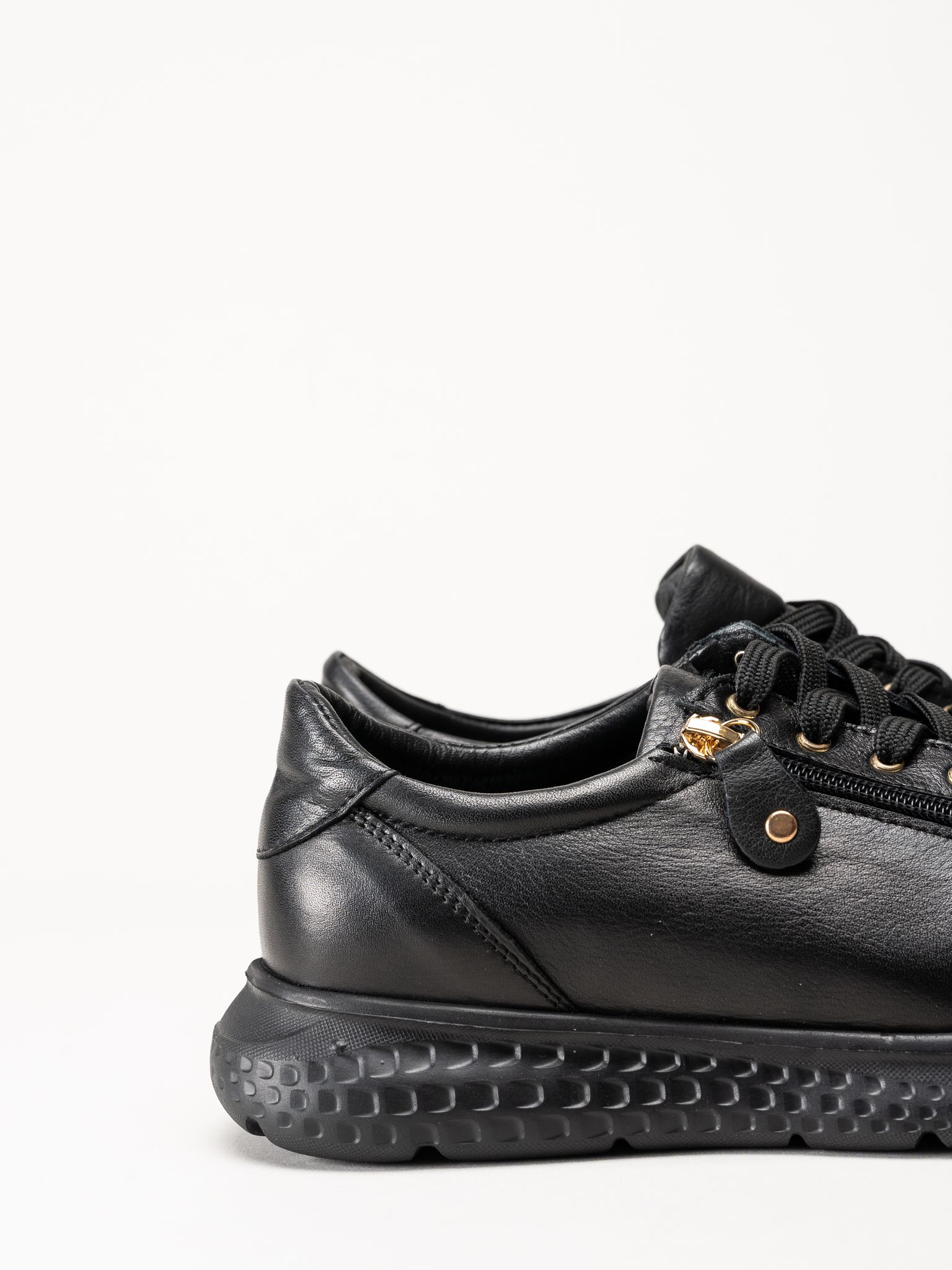 Charlotte of Sweden - Svarta sneakers
