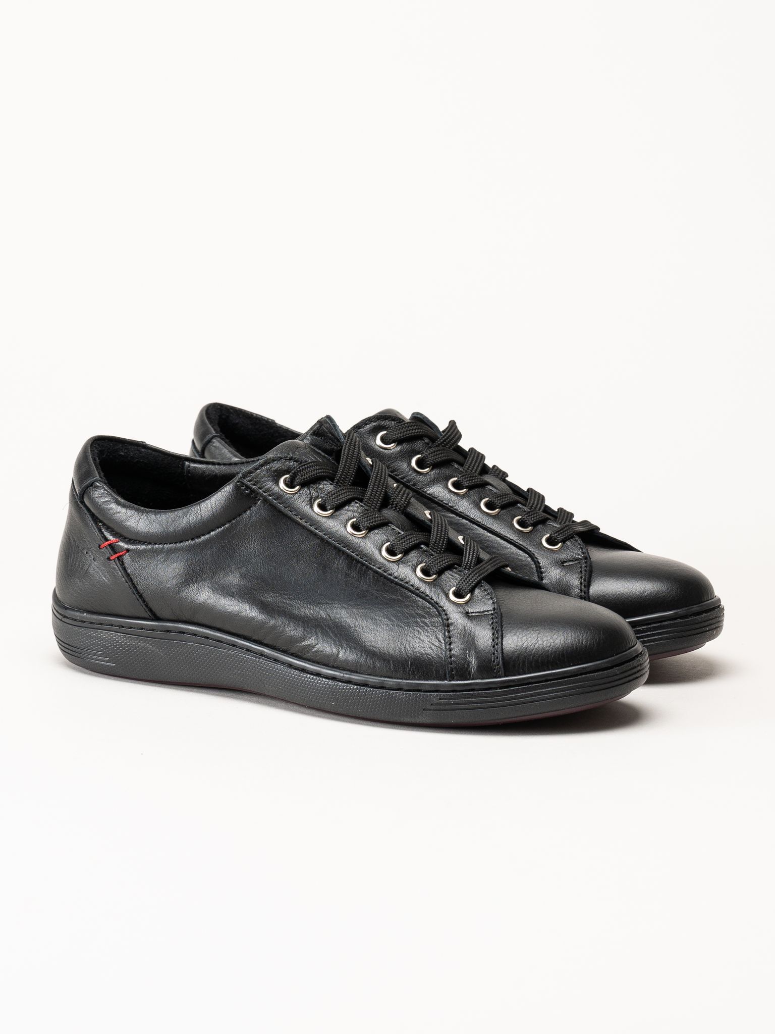 Charlotte of Sweden - Svarta sneakers i skinn