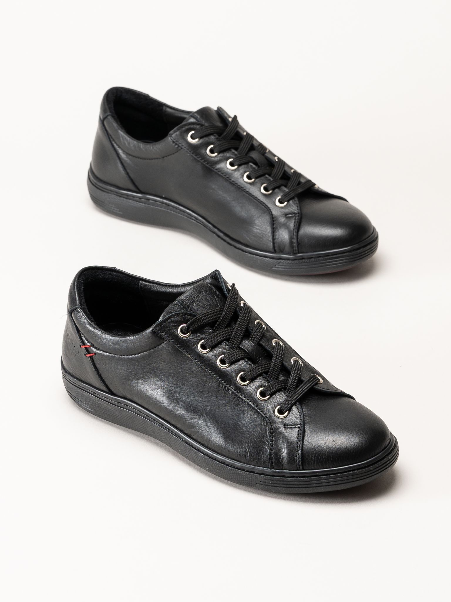 Charlotte of Sweden - Svarta sneakers i skinn