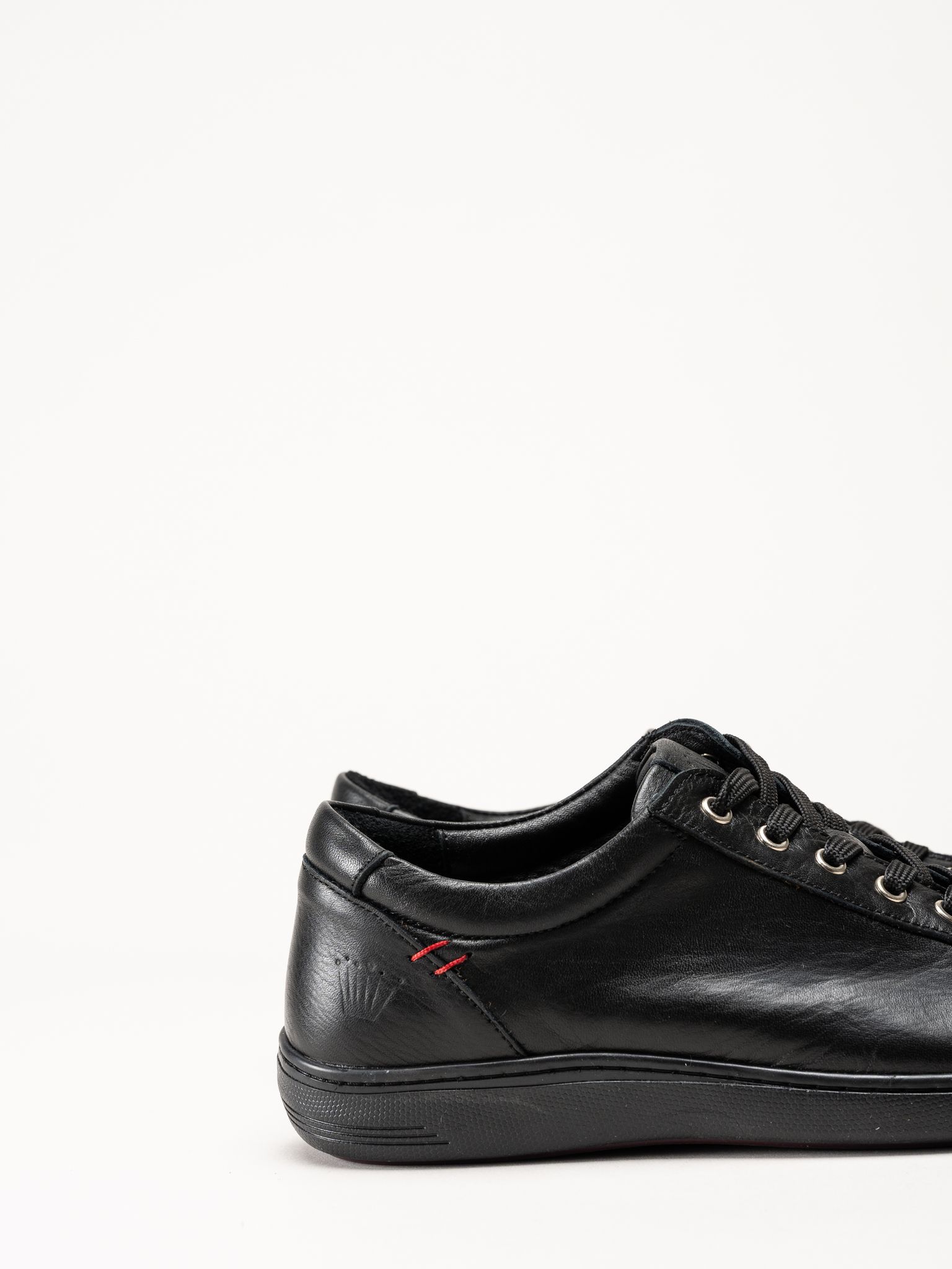 Charlotte of Sweden - Svarta sneakers i skinn