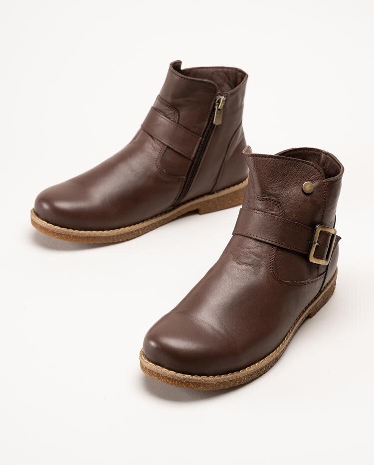 Charlotte of Sweden - Mörkbruna boots i skinn