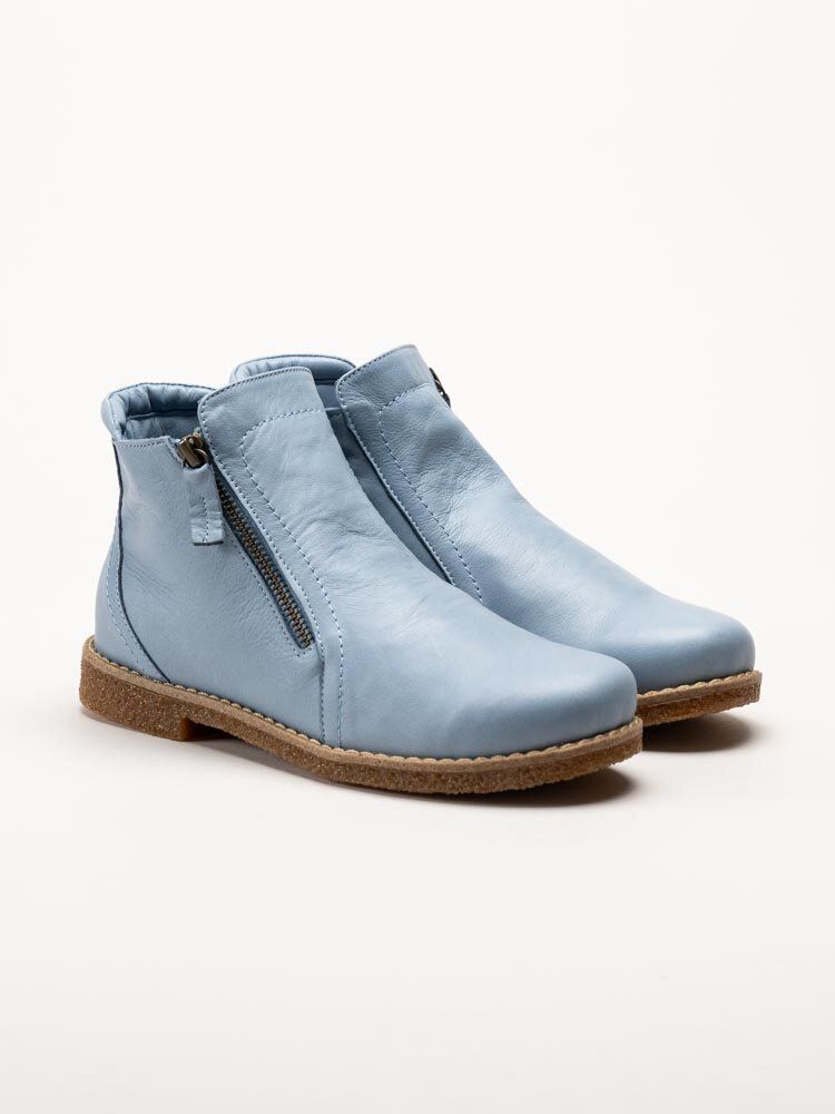 Charlotte of Sweden - Ljusblå boots i skinn med dubbla dragkedjor