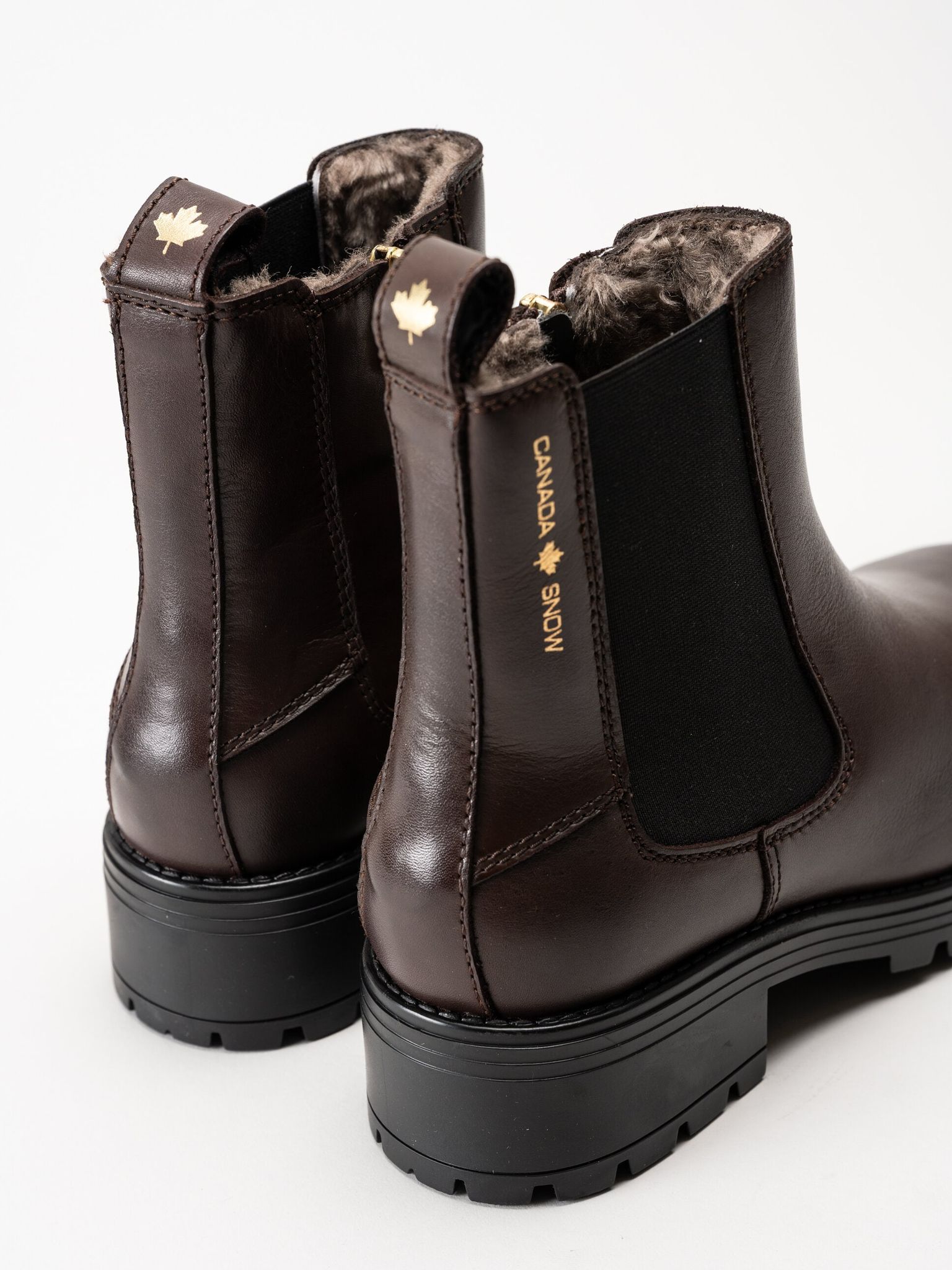 Canada Snow - Kimberly - Mörkbruna boots med fårskinn och broddar