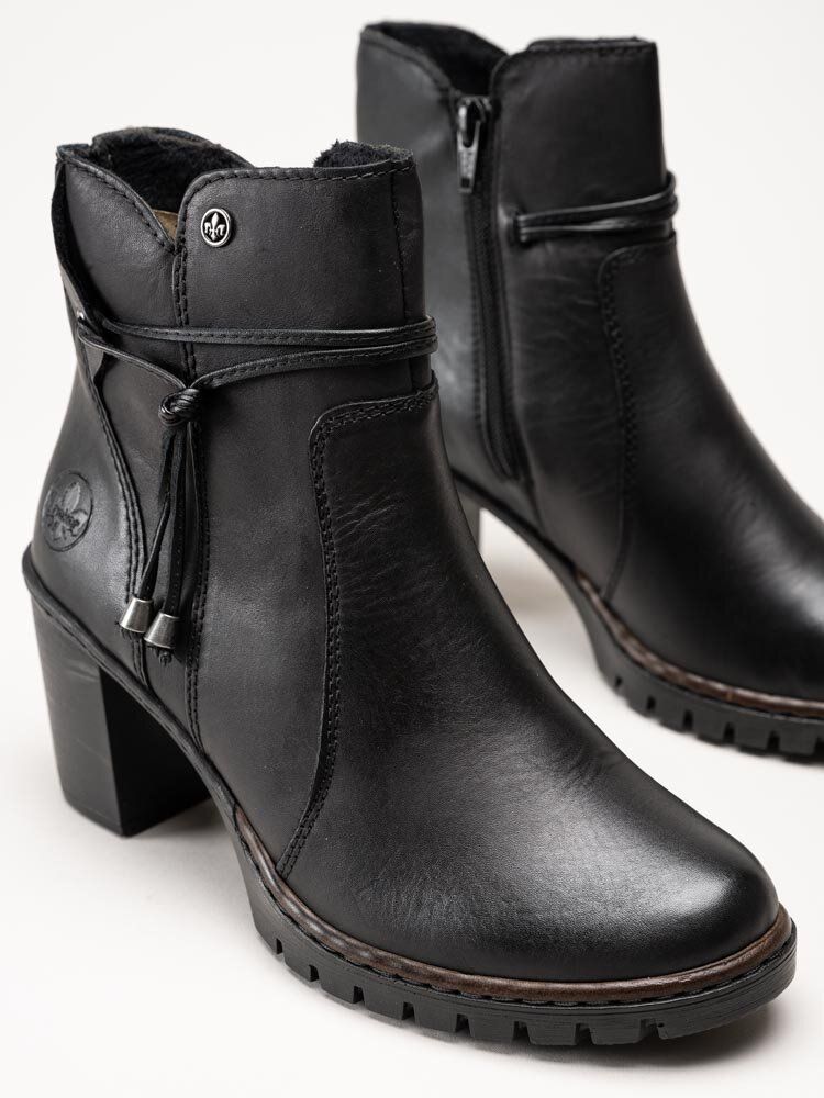 Rieker - Svarta skinnboots med klack